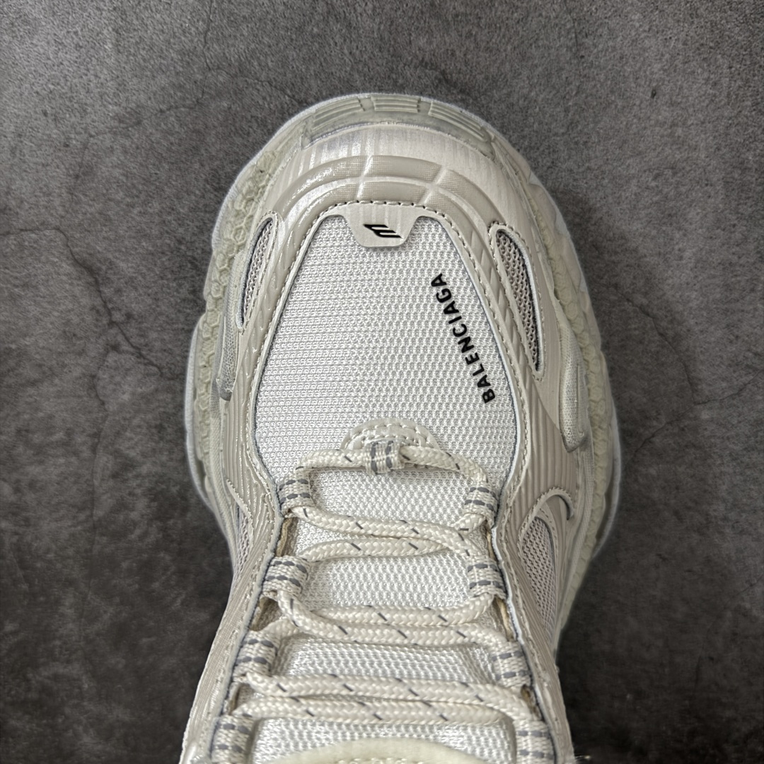 图片[5]-【GO版本】Balenciaga巴黎世家 Triple S .2 厚底系带 低帮 老爹鞋 Balenciaga是由被誉为代表二十世纪的伟大天才设计师 CristobalBalenciaga 创立的，在品牌创立的大半个世纪以来，巴黎世家一直以时尚、典雅闻名于时装界，它的主题产品有女士和男士提包、机车包、鞋子和时装，在15年王大仁卸任品牌设计师后，品牌的风格发生了翻天覆地的变化，凭借着人气超高的街头风T恤、老爹鞋等迅速霸屏各大时装周和时尚圈 尺码：35 36 37 38 39 40 41 42 43 44 45 46-选品中心