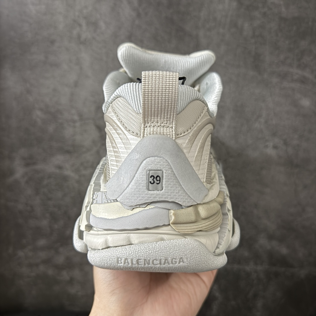 图片[4]-【GO版本】Balenciaga巴黎世家 Triple S .2 厚底系带 低帮 老爹鞋 Balenciaga是由被誉为代表二十世纪的伟大天才设计师 CristobalBalenciaga 创立的，在品牌创立的大半个世纪以来，巴黎世家一直以时尚、典雅闻名于时装界，它的主题产品有女士和男士提包、机车包、鞋子和时装，在15年王大仁卸任品牌设计师后，品牌的风格发生了翻天覆地的变化，凭借着人气超高的街头风T恤、老爹鞋等迅速霸屏各大时装周和时尚圈 尺码：35 36 37 38 39 40 41 42 43 44 45 46-选品中心