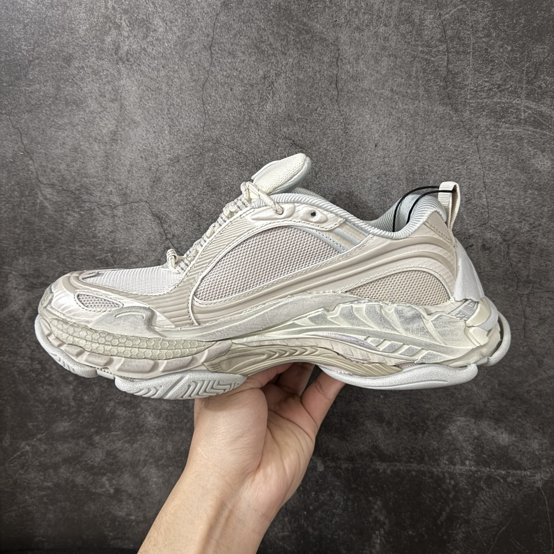 图片[2]-【GO版本】Balenciaga巴黎世家 Triple S .2 厚底系带 低帮 老爹鞋 Balenciaga是由被誉为代表二十世纪的伟大天才设计师 CristobalBalenciaga 创立的，在品牌创立的大半个世纪以来，巴黎世家一直以时尚、典雅闻名于时装界，它的主题产品有女士和男士提包、机车包、鞋子和时装，在15年王大仁卸任品牌设计师后，品牌的风格发生了翻天覆地的变化，凭借着人气超高的街头风T恤、老爹鞋等迅速霸屏各大时装周和时尚圈 尺码：35 36 37 38 39 40 41 42 43 44 45 46-选品中心