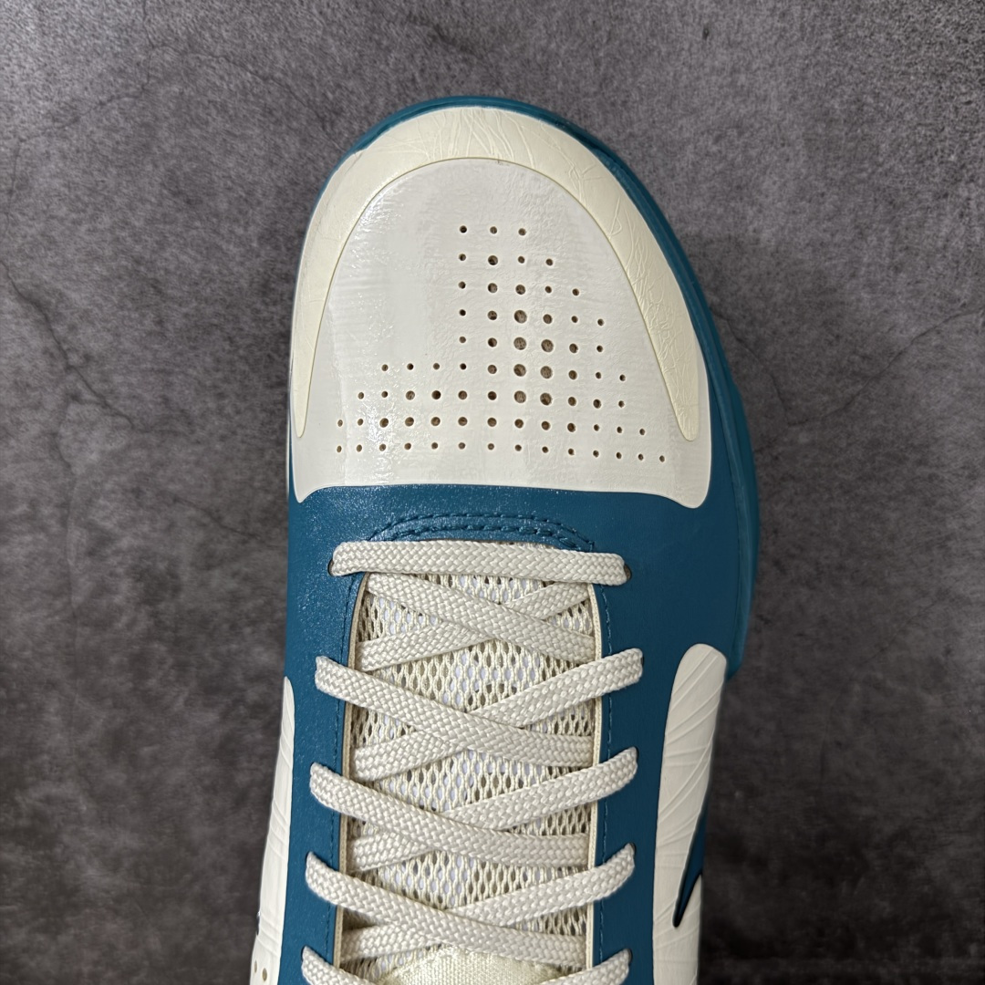 图片[5]-【S2纯原】Caitlin Clark x NK Zoom Kobe ZK5 科比5代 克拉克联名 米白蓝 IZ1852-100 Zoom Turbo气垫➕后掌EVA缓震 实战配置直接拉满 原楦纸板开发 鞋身流线型、后跟塑形 区分土肥圆 原档数据3D打印 鞋面细节匹配原版 全身鞋材卡料色独家定制 唯一正确喷漆SWOOSH NK专利Flyknit飞线科技，给予鞋身足够抗扭矩力 真实底模最大48.5 实战利器 专供海外市场 尺码：40 40.5 41 42 42.5 43 44 44.5 45 46 47.5 48.5 （脚宽、脚胖 建议买大半码）-选品中心