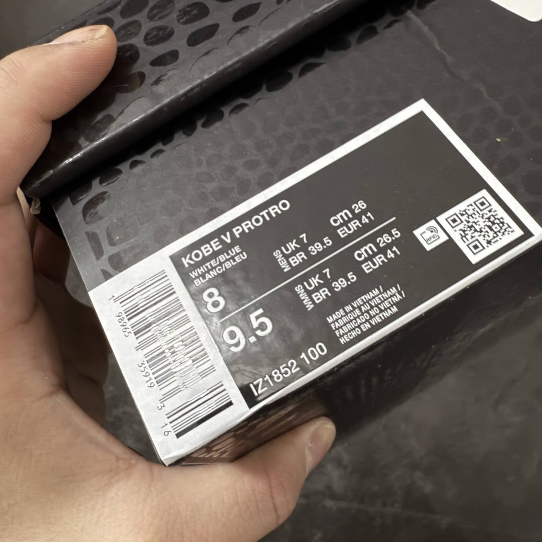 图片[12]-【S2纯原】Caitlin Clark x NK Zoom Kobe ZK5 科比5代 克拉克联名 米白蓝 IZ1852-100 Zoom Turbo气垫➕后掌EVA缓震 实战配置直接拉满 原楦纸板开发 鞋身流线型、后跟塑形 区分土肥圆 原档数据3D打印 鞋面细节匹配原版 全身鞋材卡料色独家定制 唯一正确喷漆SWOOSH NK专利Flyknit飞线科技，给予鞋身足够抗扭矩力 真实底模最大48.5 实战利器 专供海外市场 尺码：40 40.5 41 42 42.5 43 44 44.5 45 46 47.5 48.5 （脚宽、脚胖 建议买大半码）-选品中心