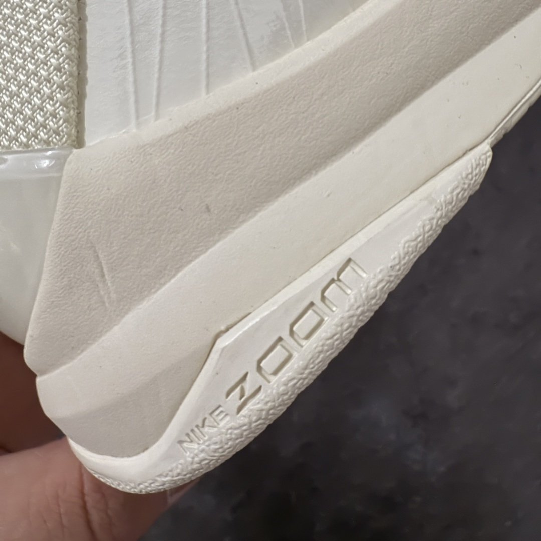 图片[3]-【S2纯原】Caitlin Clark x NK Zoom Kobe ZK5 科比5代 克拉克联名 米白蓝 IZ1852-100 Zoom Turbo气垫➕后掌EVA缓震 实战配置直接拉满 原楦纸板开发 鞋身流线型、后跟塑形 区分土肥圆 原档数据3D打印 鞋面细节匹配原版 全身鞋材卡料色独家定制 唯一正确喷漆SWOOSH NK专利Flyknit飞线科技，给予鞋身足够抗扭矩力 真实底模最大48.5 实战利器 专供海外市场 尺码：40 40.5 41 42 42.5 43 44 44.5 45 46 47.5 48.5 （脚宽、脚胖 建议买大半码）-选品中心