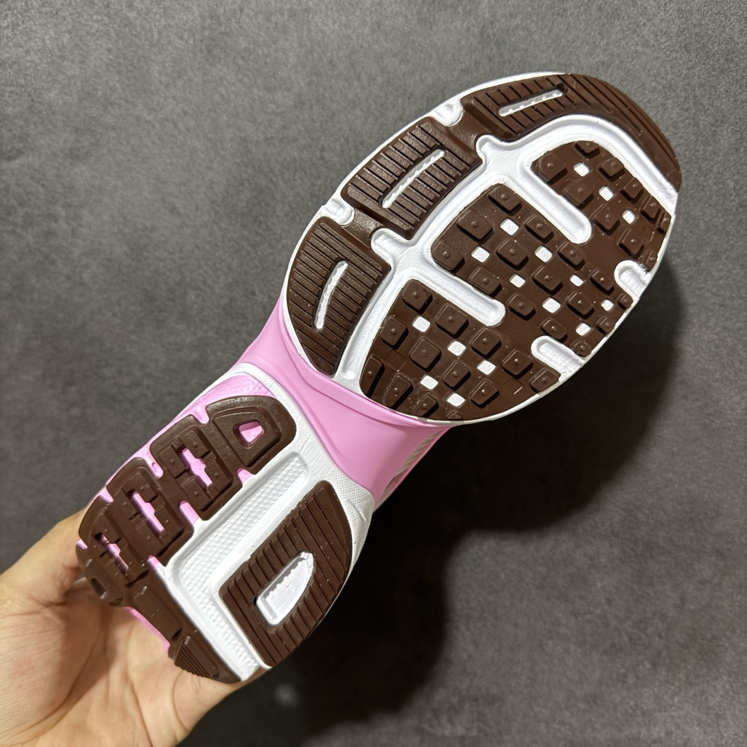 图片[9]-【公司级】Nike V2K Run 复古单品 复古老爹鞋跑步鞋 鞋款被命名为 Runtekk 设计上借鉴了 2000 年的跑鞋风格 配色上以金属银为主调 简练又有复古运动气质 材质上使用大面积网眼、皮革、1TPU 组成 支撑和透气性肯定不错 中底处由 Cushlon 泡绵打造 保证在压马路时可以提供优秀脚感 并通过一手做旧氧化效果突出复古感 中底造型很容易让大家联想到巴黎世家3XL 增高效果同样不能忽视 货号：FD0736-117 尺码：35.5 36 36.5 37.5 38 38.5 39 40 40.5 41 编码：WEB240250-选品中心