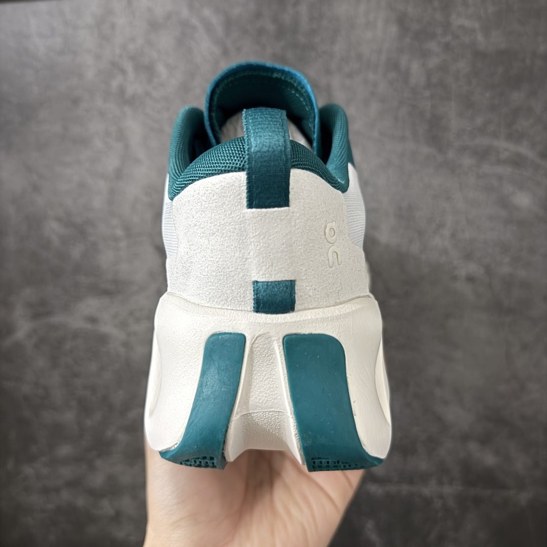 图片[4]-【OG纯原】KITH x ON 昂跑联名 Cloudswift K-Tech 1 系列 3MG10775560 低帮休闲跑步鞋 大厂出品 原版有1比1打造 配件齐全 外贸专供 尺码最大做到46码 市面最高还原度版本 打造最强品质 没有之一 全新开发的鞋面结构，用高透气网布拼了大面积的合成麂皮。这种材质碰撞脱离了普通跑鞋的塑料感，更有时装质感；搭载了On的CloudTec缓震科技和Helion超级泡棉，全新的Cloudswift鞋底结构，脚感和支撑性都拉满，外底还直接刻上了Kith的字母组合，彰显联名身份；翻开鞋底，是定制的Kith Monogram老花外底，既保留了On的专业感，又带点Kith标志性的精致灰调。 尺码：36 36.5 37.5 38 38.5 39 40 40.5 41 42 42.5 43 44 44.5 45 46-选品中心