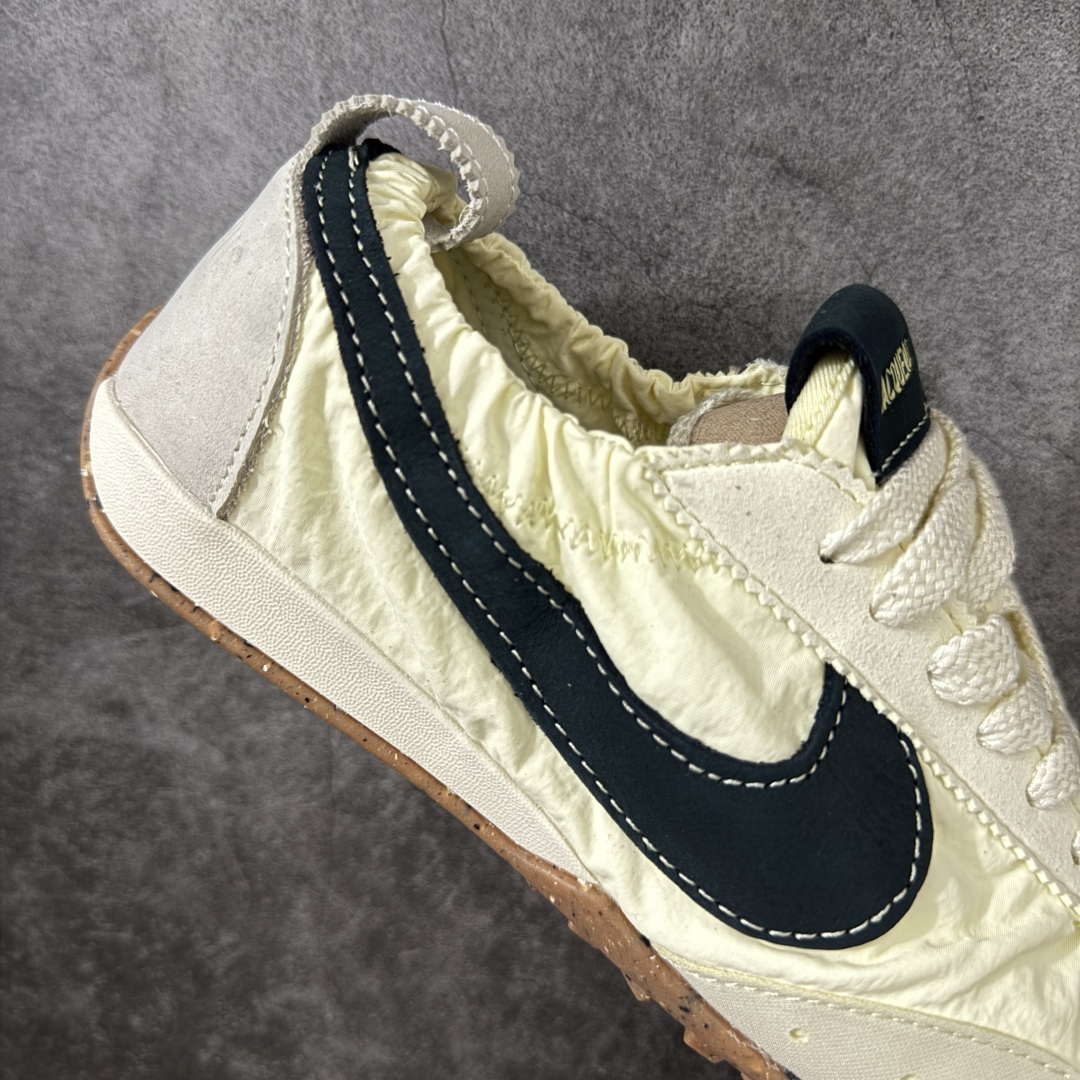 图片[7]-【纯原版】Jacquemus x Nike Jacumoon 舒适 低帮生活休闲鞋 粉白色 货号：HV8547-700 全新品质 细节升级 头层皮料 私模大底 配件齐全 目前市场最优品质 Nike和Jacquemus再度联手 鞋型高度还原了元年版的复古轮廓 细节点上在终于原味的基础上于鞋口处加入了松紧带设计 提升了穿脱的便捷性与贴合度 鞋身两侧是宽大的复古 Swoosh，而鞋舌上则点缀着专属的JACQUEMUS 标记，彰显联名 尺码：35-47.5全码出货-选品中心