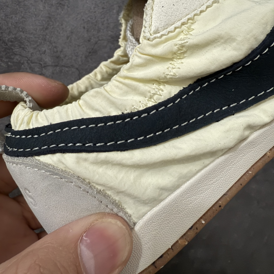 图片[3]-【纯原版】Jacquemus x Nike Jacumoon 舒适 低帮生活休闲鞋 粉白色 货号：HV8547-700 全新品质 细节升级 头层皮料 私模大底 配件齐全 目前市场最优品质 Nike和Jacquemus再度联手 鞋型高度还原了元年版的复古轮廓 细节点上在终于原味的基础上于鞋口处加入了松紧带设计 提升了穿脱的便捷性与贴合度 鞋身两侧是宽大的复古 Swoosh，而鞋舌上则点缀着专属的JACQUEMUS 标记，彰显联名 尺码：35-47.5全码出货-选品中心