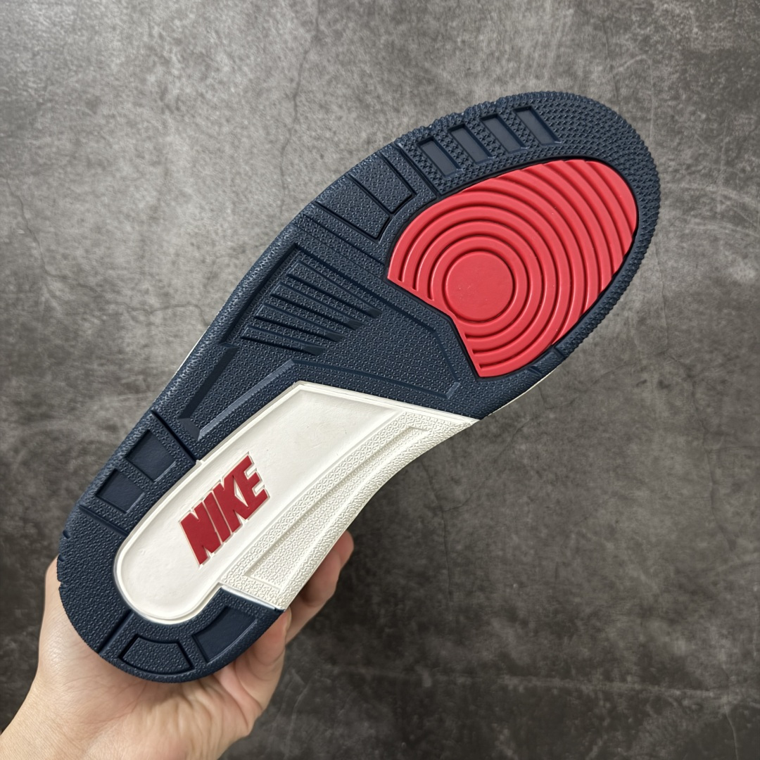 图片[9]-【XP纯原】Air Jordan aj3 Retro Levi\’s All-Star 联名系列篮球鞋，李维斯牛仔白蓝 IR0912-400，丹宁牛仔布 + 荔枝纹皮革拼接 Levi\’s x Air Jordan 3 \”All-star\” 李维斯 全明星限定 白蓝 AJ3 乔丹3代 aj3 乔3 丹宁白蓝 男女同款 乔丹篮球鞋系列 鞋系列鞋款在延续Air Jordtan 3经典轮廓的基础上，巧妙融入Levi\’s标志性的丹宁工艺与细节，营造出兼具复古质感与街头风格的独特气质；鞋款摒弃了标志性的大象纹设计，鞋头、鞋跟与鞋带孔处，将质感细腻的白色光面皮革与柔软的蓝色丹宁布拼接相融，冷暖撞色既营造出简约利落的视觉美感，又悄然致敬了李维斯经典的工装基因。鞋舌处Jtumpman Logo采用红色点缀，添上一抹亮眼的点睛之笔，鞋跟处的蓝色Nike Air标识，则让鞋款与乔丹品牌的经典历史一脉相承；鞋侧饰有红色Levi\’s标签，彰显联名身份。最后以白蓝双色中底搭配蓝红橡胶外底及Nike字样完善整体设计收尾。 尺码：40 40.5 41 42 42.5 43 44 44.5 45 45.5 46 47.5 48.5-选品中心