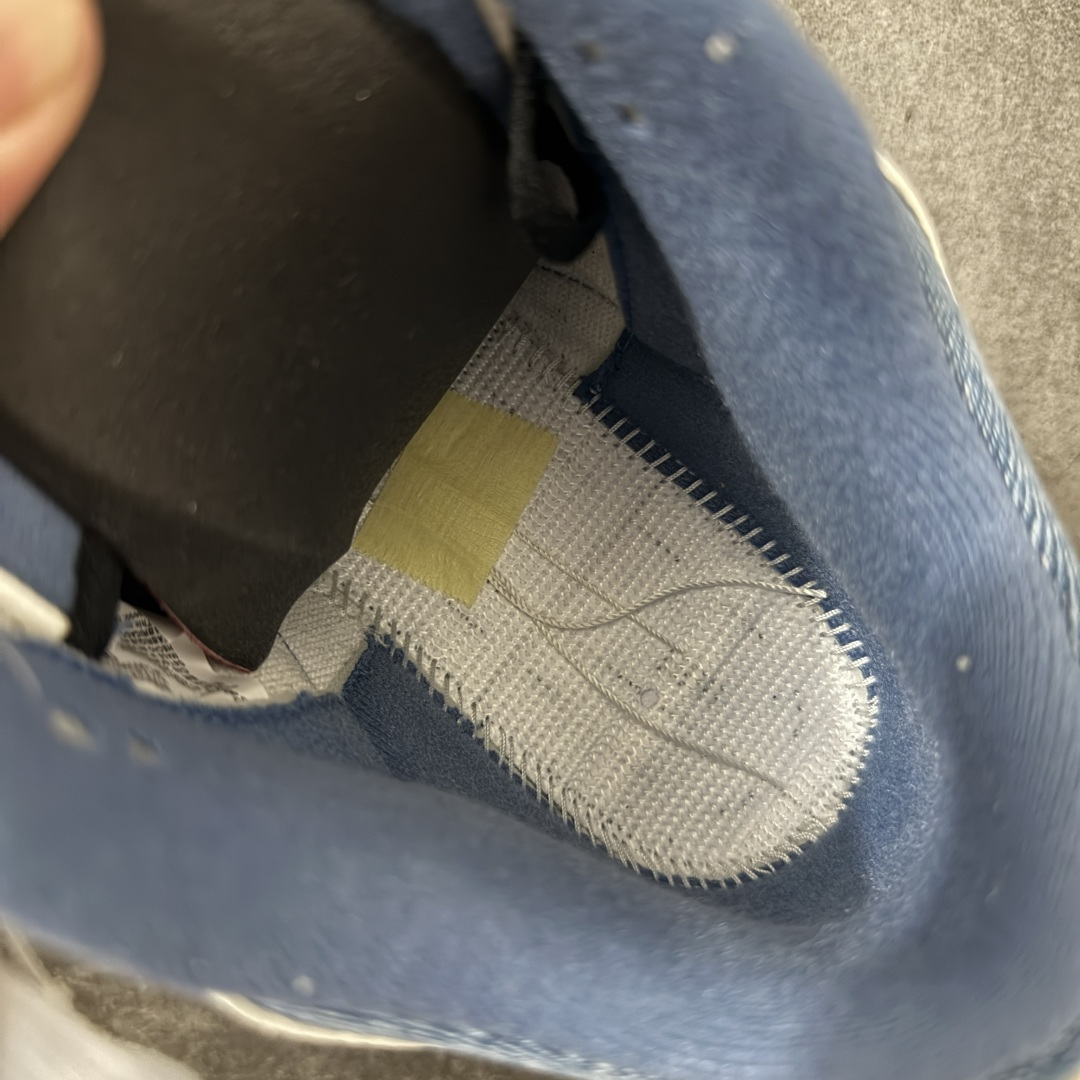 图片[8]-【XP纯原】Air Jordan aj3 Retro Levi\’s All-Star 联名系列篮球鞋，李维斯牛仔白蓝 IR0912-400，丹宁牛仔布 + 荔枝纹皮革拼接 Levi\’s x Air Jordan 3 \”All-star\” 李维斯 全明星限定 白蓝 AJ3 乔丹3代 aj3 乔3 丹宁白蓝 男女同款 乔丹篮球鞋系列 鞋系列鞋款在延续Air Jordtan 3经典轮廓的基础上，巧妙融入Levi\’s标志性的丹宁工艺与细节，营造出兼具复古质感与街头风格的独特气质；鞋款摒弃了标志性的大象纹设计，鞋头、鞋跟与鞋带孔处，将质感细腻的白色光面皮革与柔软的蓝色丹宁布拼接相融，冷暖撞色既营造出简约利落的视觉美感，又悄然致敬了李维斯经典的工装基因。鞋舌处Jtumpman Logo采用红色点缀，添上一抹亮眼的点睛之笔，鞋跟处的蓝色Nike Air标识，则让鞋款与乔丹品牌的经典历史一脉相承；鞋侧饰有红色Levi\’s标签，彰显联名身份。最后以白蓝双色中底搭配蓝红橡胶外底及Nike字样完善整体设计收尾。 尺码：40 40.5 41 42 42.5 43 44 44.5 45 45.5 46 47.5 48.5-选品中心