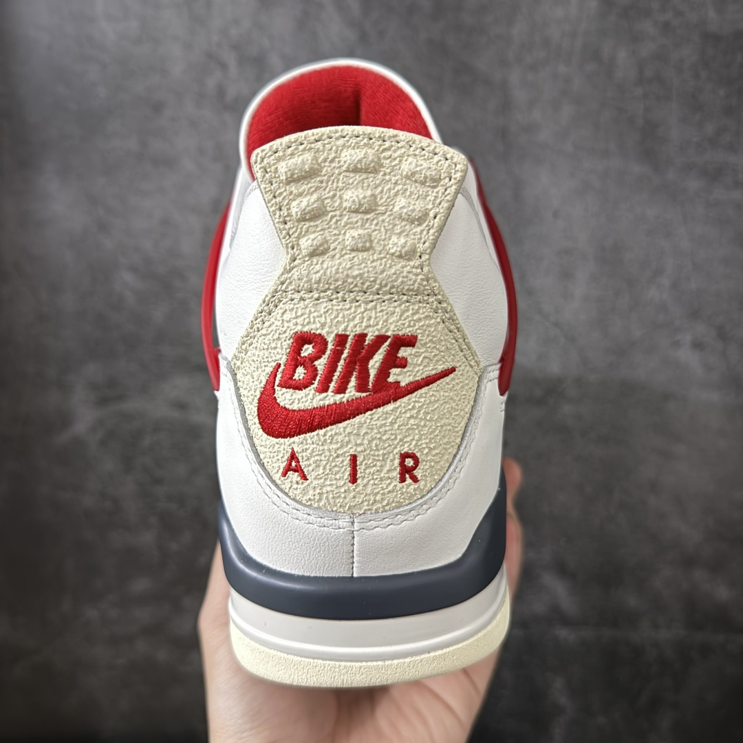 图片[4]-【莞顶LS版】Nigel Sylvester x Jordan Air Jordan AJ4 联名白砖红 IQ8055-100 圈内高端零售标杆 独家外贸特供 耗时半年巨作 全套原纸板楦头开发 原厂特供皮料加持 确保原汁原味 完美呈现四代版型 一比一鞋头弧度高度鞋身弧度 数据细节工艺流程均保持原鞋一致 原厂TPU网格鞋带扣 正确内里网布 菱角分明不变形无多余毛边 柔软性质感一致于原鞋 市场唯一原厂鞋扣模具 背面可见隐藏注塑口 原厂织唛标 原厂飞人电绣工艺 尾指中部跳三针 独家绑鞋带手法 印刷中底布 四线拉帮 米色美纹纸贴合固定 进口港宝加持 后跟自然饱满 全鞋荧光划线卡点 追求极致完美 每一双都是工艺品 多重QC质检 超越公司货的品控标准 实实在在的免检产品 尺码：40.5 41 42 42.5 43 44 44.5 45 45.5 46 47.5 48.5-选品中心