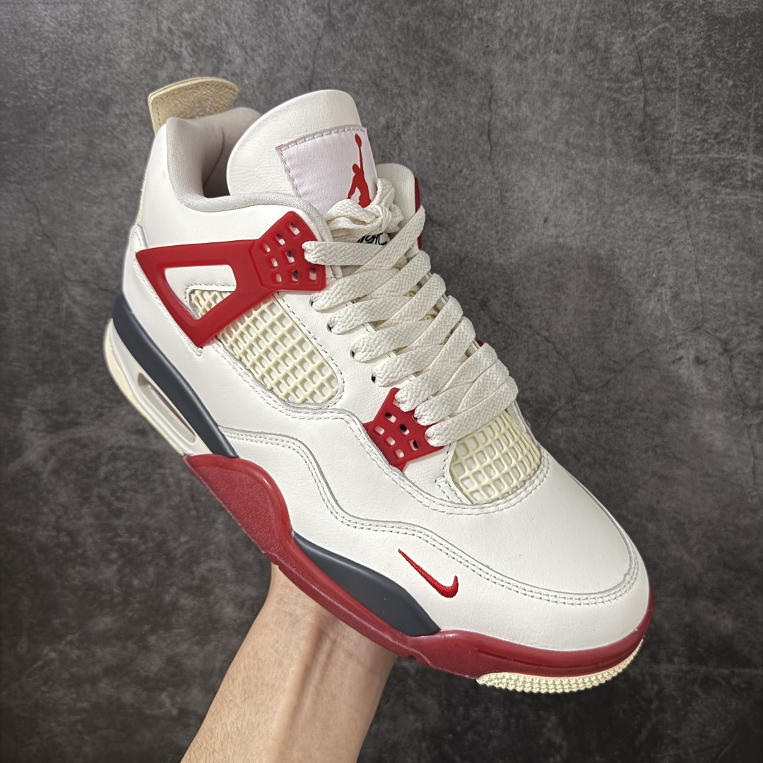 图片[3]-【莞顶LS版】Nigel Sylvester x Jordan Air Jordan AJ4 联名白砖红 IQ8055-100 圈内高端零售标杆 独家外贸特供 耗时半年巨作 全套原纸板楦头开发 原厂特供皮料加持 确保原汁原味 完美呈现四代版型 一比一鞋头弧度高度鞋身弧度 数据细节工艺流程均保持原鞋一致 原厂TPU网格鞋带扣 正确内里网布 菱角分明不变形无多余毛边 柔软性质感一致于原鞋 市场唯一原厂鞋扣模具 背面可见隐藏注塑口 原厂织唛标 原厂飞人电绣工艺 尾指中部跳三针 独家绑鞋带手法 印刷中底布 四线拉帮 米色美纹纸贴合固定 进口港宝加持 后跟自然饱满 全鞋荧光划线卡点 追求极致完美 每一双都是工艺品 多重QC质检 超越公司货的品控标准 实实在在的免检产品 尺码：40.5 41 42 42.5 43 44 44.5 45 45.5 46 47.5 48.5-选品中心