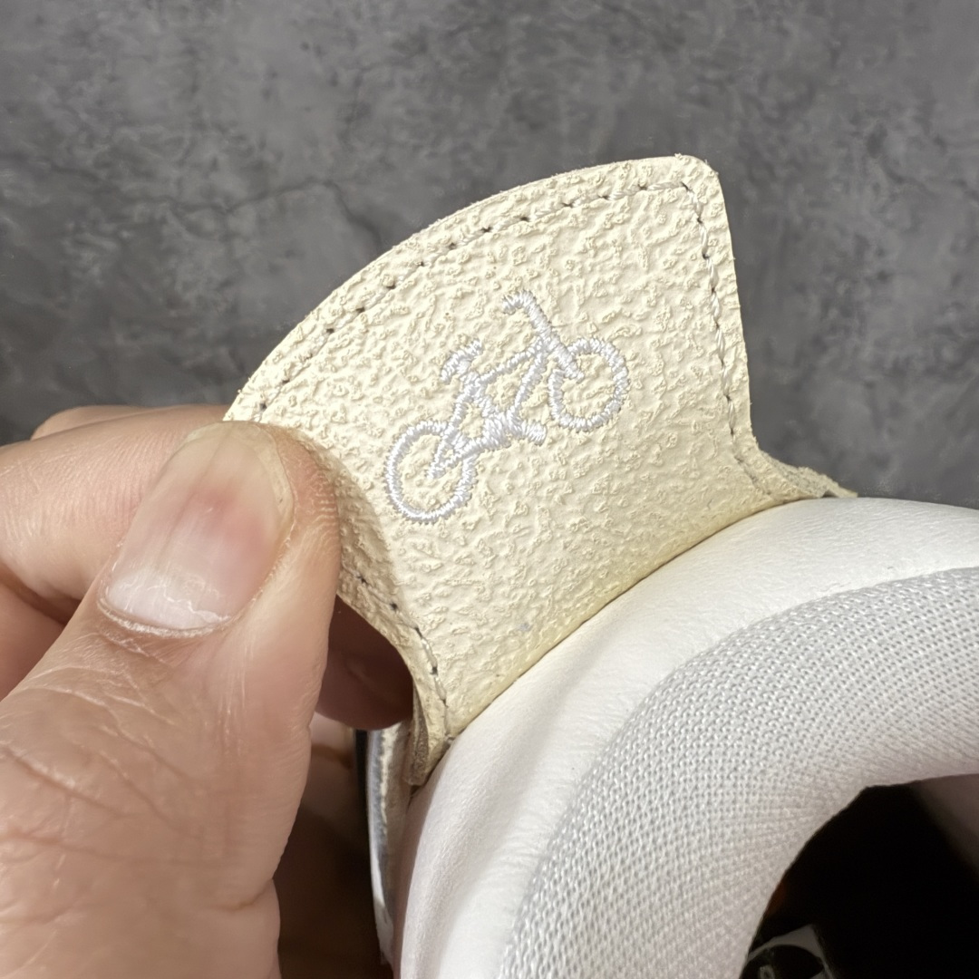 图片[9]-【莞顶LS版】Nigel Sylvester x Jordan Air Jordan AJ4 联名白砖红 IQ8055-100 圈内高端零售标杆 独家外贸特供 耗时半年巨作 全套原纸板楦头开发 原厂特供皮料加持 确保原汁原味 完美呈现四代版型 一比一鞋头弧度高度鞋身弧度 数据细节工艺流程均保持原鞋一致 原厂TPU网格鞋带扣 正确内里网布 菱角分明不变形无多余毛边 柔软性质感一致于原鞋 市场唯一原厂鞋扣模具 背面可见隐藏注塑口 原厂织唛标 原厂飞人电绣工艺 尾指中部跳三针 独家绑鞋带手法 印刷中底布 四线拉帮 米色美纹纸贴合固定 进口港宝加持 后跟自然饱满 全鞋荧光划线卡点 追求极致完美 每一双都是工艺品 多重QC质检 超越公司货的品控标准 实实在在的免检产品 尺码：40.5 41 42 42.5 43 44 44.5 45 45.5 46 47.5 48.5-选品中心