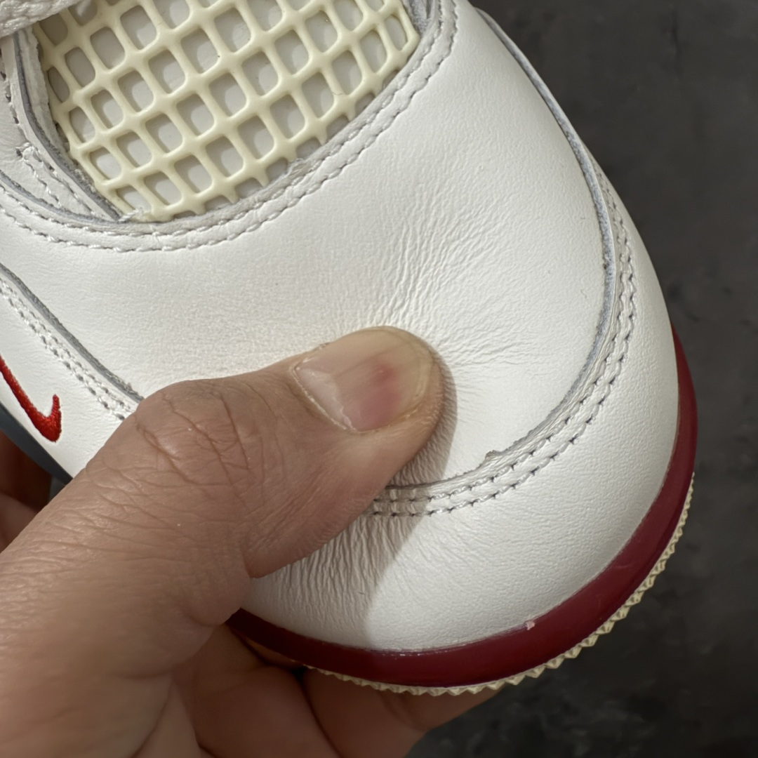 图片[6]-【莞顶LS版】Nigel Sylvester x Jordan Air Jordan AJ4 联名白砖红 IQ8055-100 圈内高端零售标杆 独家外贸特供 耗时半年巨作 全套原纸板楦头开发 原厂特供皮料加持 确保原汁原味 完美呈现四代版型 一比一鞋头弧度高度鞋身弧度 数据细节工艺流程均保持原鞋一致 原厂TPU网格鞋带扣 正确内里网布 菱角分明不变形无多余毛边 柔软性质感一致于原鞋 市场唯一原厂鞋扣模具 背面可见隐藏注塑口 原厂织唛标 原厂飞人电绣工艺 尾指中部跳三针 独家绑鞋带手法 印刷中底布 四线拉帮 米色美纹纸贴合固定 进口港宝加持 后跟自然饱满 全鞋荧光划线卡点 追求极致完美 每一双都是工艺品 多重QC质检 超越公司货的品控标准 实实在在的免检产品 尺码：40.5 41 42 42.5 43 44 44.5 45 45.5 46 47.5 48.5-选品中心