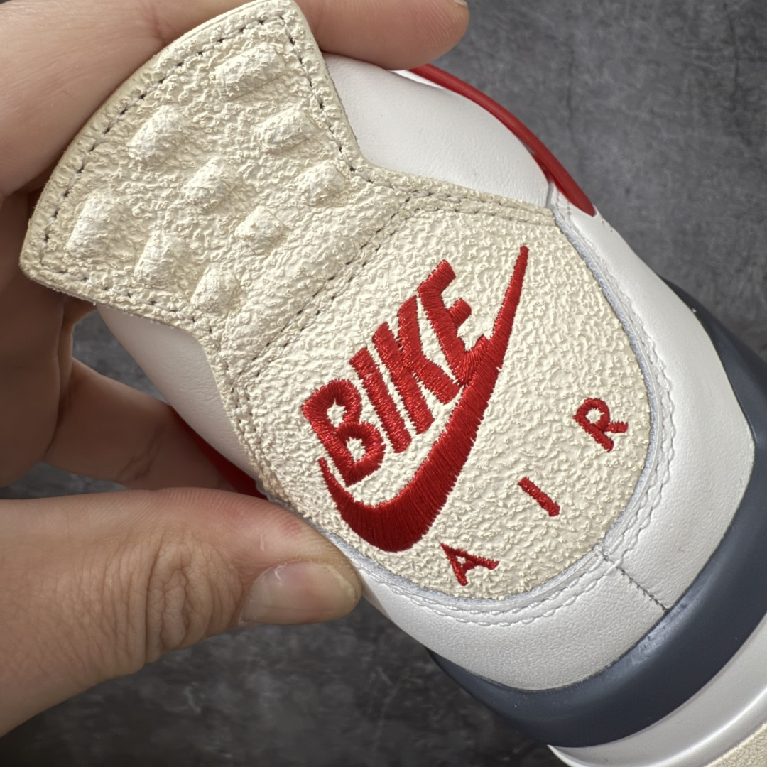 图片[2]-【莞顶LS版】Nigel Sylvester x Jordan Air Jordan AJ4 联名白砖红 IQ8055-100 圈内高端零售标杆 独家外贸特供 耗时半年巨作 全套原纸板楦头开发 原厂特供皮料加持 确保原汁原味 完美呈现四代版型 一比一鞋头弧度高度鞋身弧度 数据细节工艺流程均保持原鞋一致 原厂TPU网格鞋带扣 正确内里网布 菱角分明不变形无多余毛边 柔软性质感一致于原鞋 市场唯一原厂鞋扣模具 背面可见隐藏注塑口 原厂织唛标 原厂飞人电绣工艺 尾指中部跳三针 独家绑鞋带手法 印刷中底布 四线拉帮 米色美纹纸贴合固定 进口港宝加持 后跟自然饱满 全鞋荧光划线卡点 追求极致完美 每一双都是工艺品 多重QC质检 超越公司货的品控标准 实实在在的免检产品 尺码：40.5 41 42 42.5 43 44 44.5 45 45.5 46 47.5 48.5-选品中心