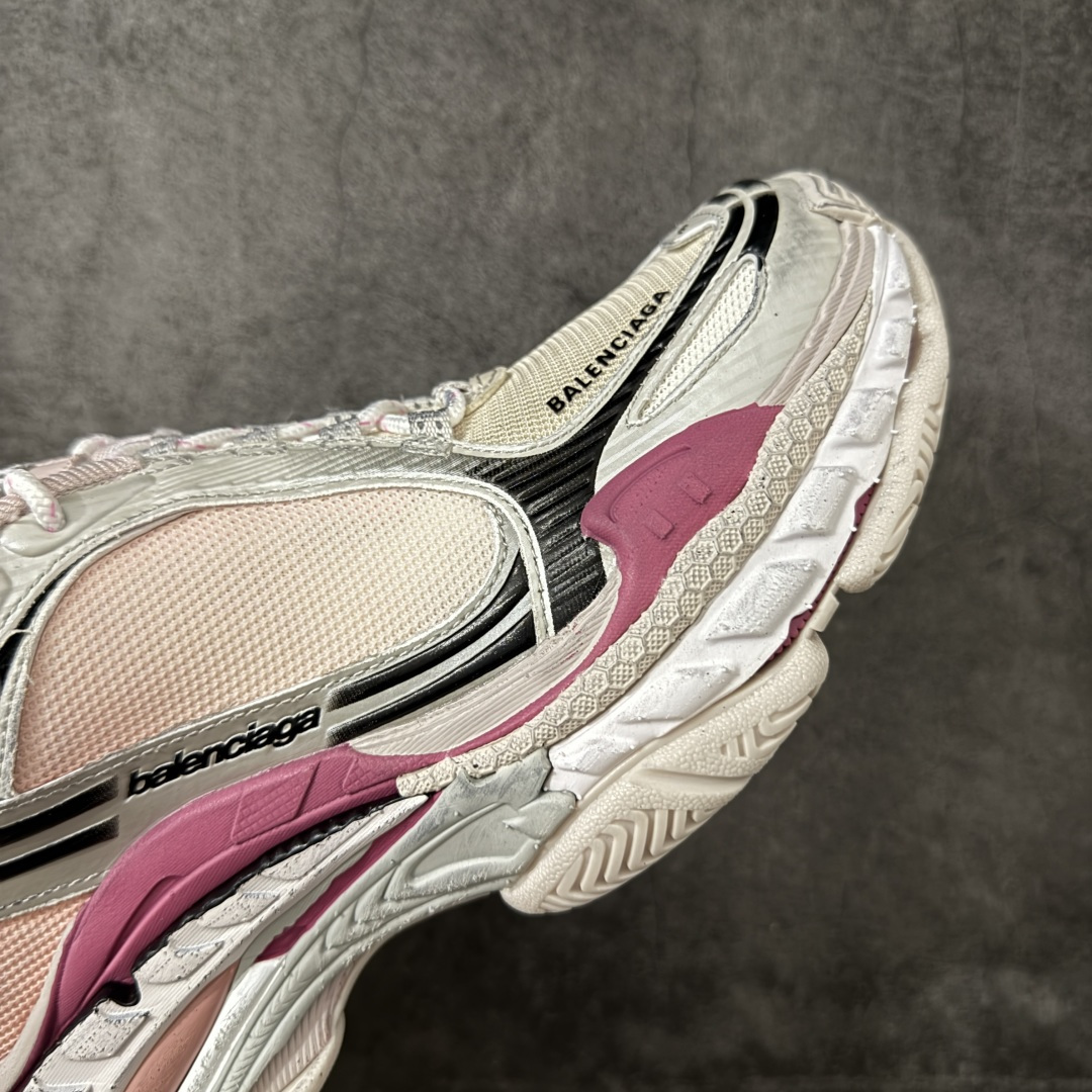 图片[6]-【VG版本】Balenciaga巴黎世家 Triple S .2 厚底系带 低帮 老爹鞋 Balenciaga是由被誉为代表二十世纪的伟大天才设计师 CristobalBalenciaga 创立的，在品牌创立的大半个世纪以来，巴黎世家一直以时尚、典雅闻名于时装界，它的主题产品有女士和男士提包、机车包、鞋子和时装，在15年王大仁卸任品牌设计师后，品牌的风格发生了翻天覆地的变化，凭借着人气超高的街头风T恤、老爹鞋等迅速霸屏各大时装周和时尚圈 货号：865849WTRS21011 尺码：35 36 37 38 39 40 41 42 43 44 45 46-选品中心