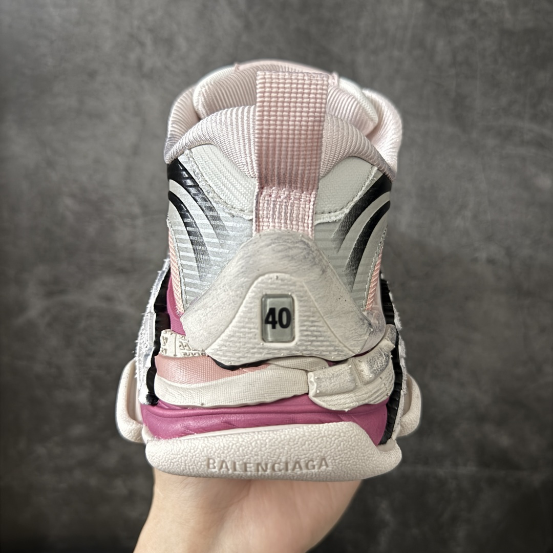 图片[4]-【VG版本】Balenciaga巴黎世家 Triple S .2 厚底系带 低帮 老爹鞋 Balenciaga是由被誉为代表二十世纪的伟大天才设计师 CristobalBalenciaga 创立的，在品牌创立的大半个世纪以来，巴黎世家一直以时尚、典雅闻名于时装界，它的主题产品有女士和男士提包、机车包、鞋子和时装，在15年王大仁卸任品牌设计师后，品牌的风格发生了翻天覆地的变化，凭借着人气超高的街头风T恤、老爹鞋等迅速霸屏各大时装周和时尚圈 货号：865849WTRS21011 尺码：35 36 37 38 39 40 41 42 43 44 45 46-选品中心