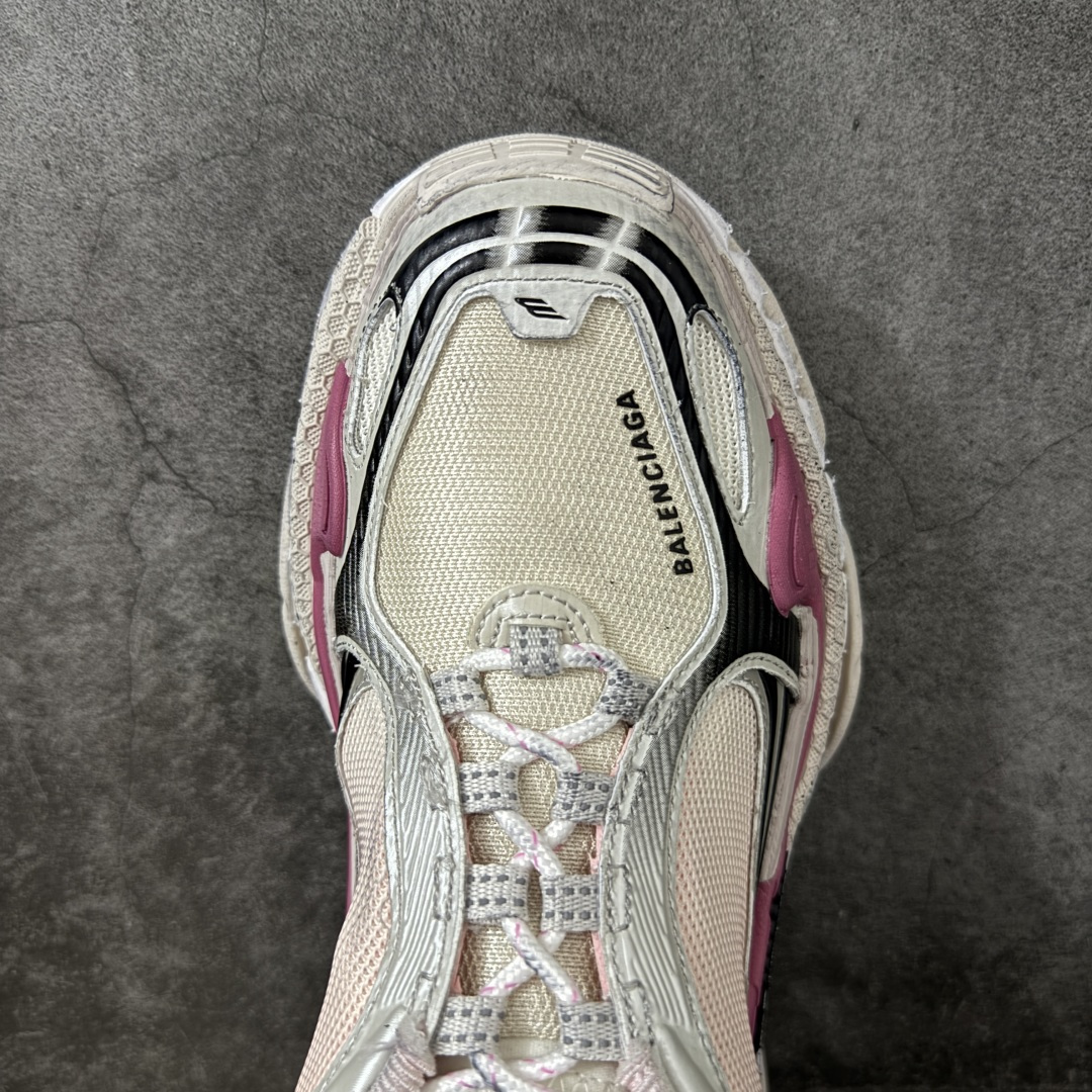 图片[5]-【VG版本】Balenciaga巴黎世家 Triple S .2 厚底系带 低帮 老爹鞋 Balenciaga是由被誉为代表二十世纪的伟大天才设计师 CristobalBalenciaga 创立的，在品牌创立的大半个世纪以来，巴黎世家一直以时尚、典雅闻名于时装界，它的主题产品有女士和男士提包、机车包、鞋子和时装，在15年王大仁卸任品牌设计师后，品牌的风格发生了翻天覆地的变化，凭借着人气超高的街头风T恤、老爹鞋等迅速霸屏各大时装周和时尚圈 货号：865849WTRS21011 尺码：35 36 37 38 39 40 41 42 43 44 45 46-选品中心