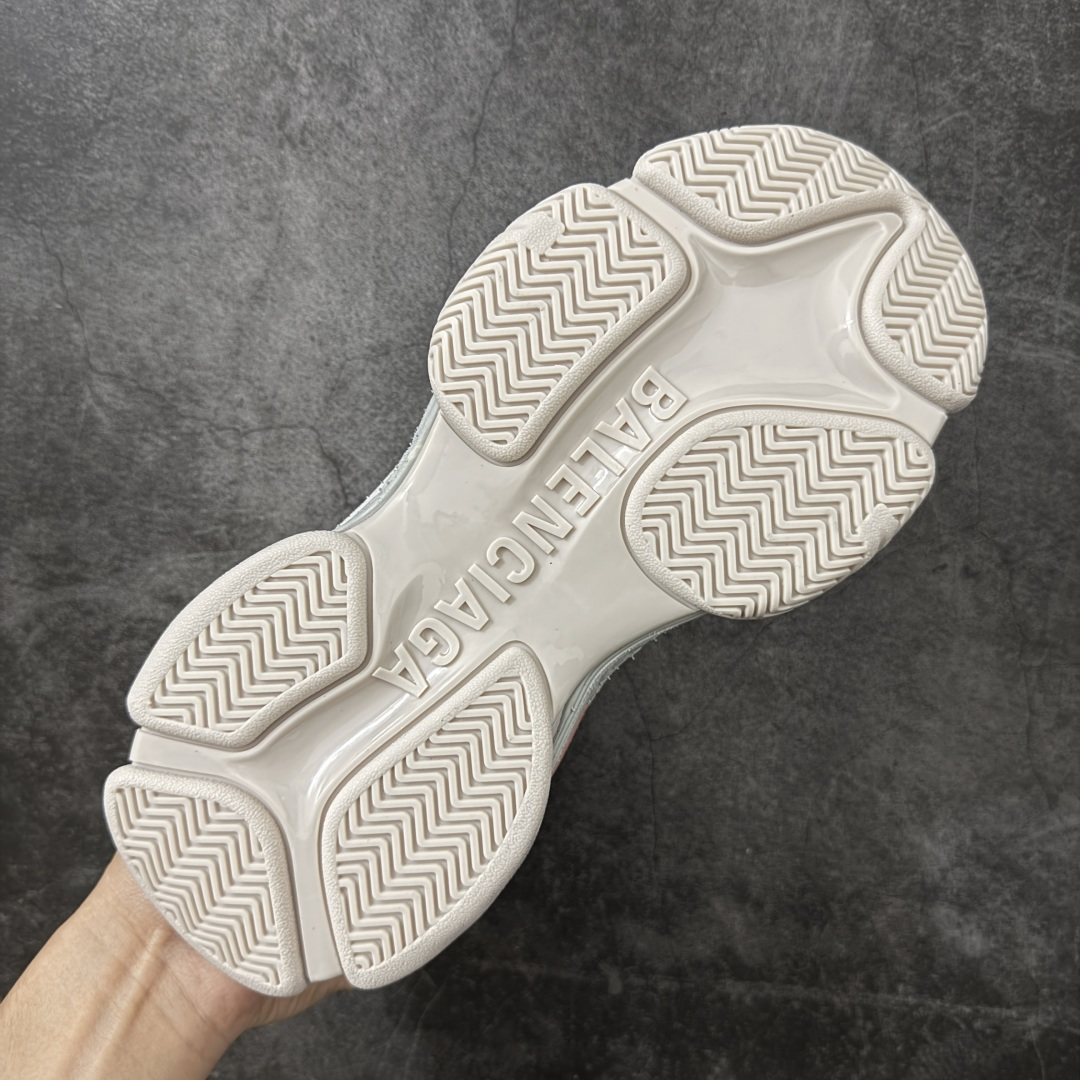 图片[9]-【VG版本】Balenciaga巴黎世家 Triple S .2 厚底系带 低帮 老爹鞋 Balenciaga是由被誉为代表二十世纪的伟大天才设计师 CristobalBalenciaga 创立的，在品牌创立的大半个世纪以来，巴黎世家一直以时尚、典雅闻名于时装界，它的主题产品有女士和男士提包、机车包、鞋子和时装，在15年王大仁卸任品牌设计师后，品牌的风格发生了翻天覆地的变化，凭借着人气超高的街头风T恤、老爹鞋等迅速霸屏各大时装周和时尚圈 货号：865849WTRS21011 尺码：35 36 37 38 39 40 41 42 43 44 45 46-选品中心