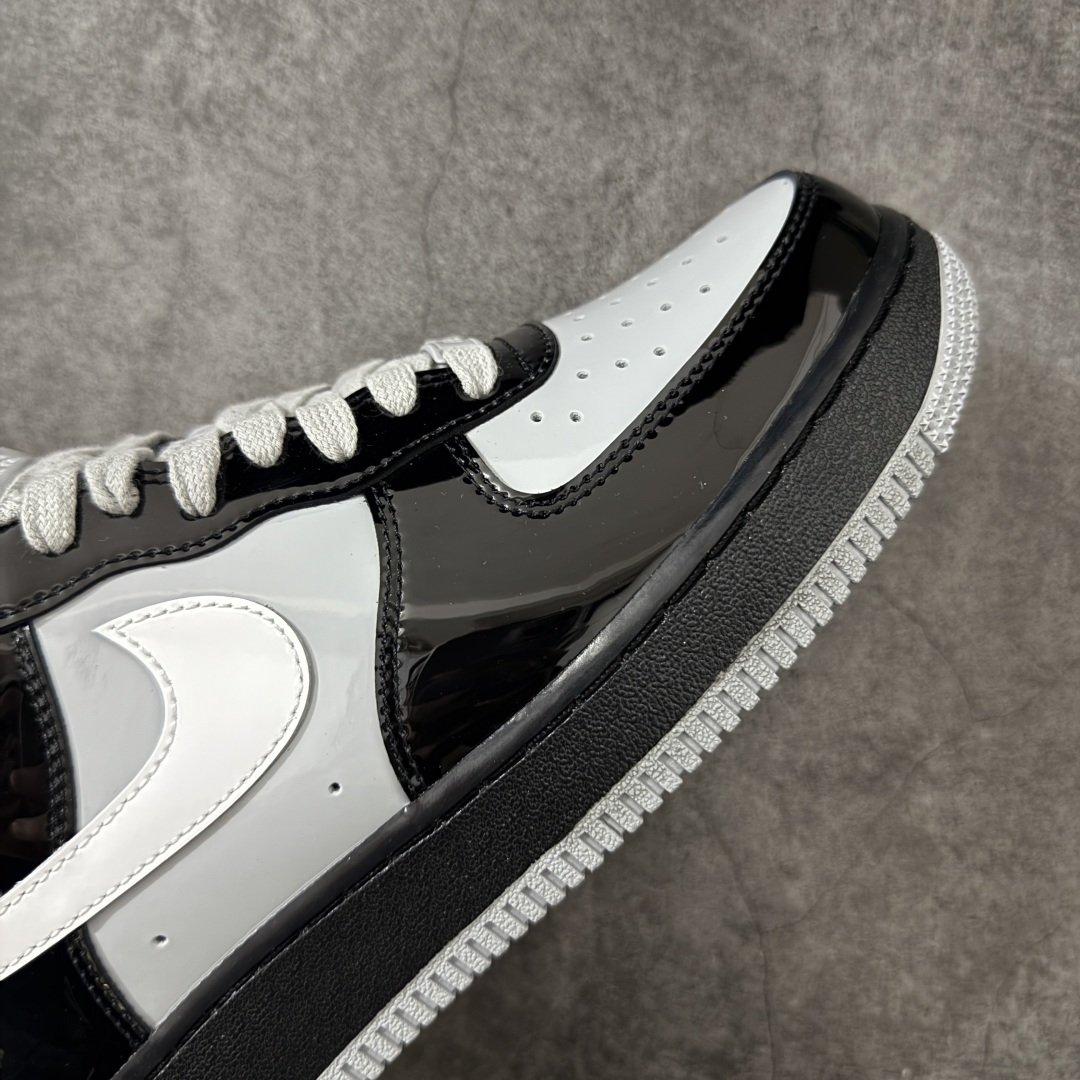 图片[6]-【GX2.0版本】Nike × Central Cee Air Force 1 \’07 黑白灰 空军一号低帮经典板鞋 联名 CU9225-001 完美复刻 不规则波浪大底咬花 全鞋电脑针车 工整有序 视觉效果满分 原厂拉帮手法 标准四线 密度针距针孔大小控制到位 原装反口里网布海绵 正确卡色网眼大小 新版鞋撑改用纸团代替 原厂港宝加持完美还原灵魂版型 原盒原配从里到外百分百还原 原厂皮料 原标原盒 内置Sole气垫 中底白色背胶 中底划线 已经无限的接近公司 原厂楦头 原厂刺绣 后跟弧度修正 独家私模最大开发到48.5 尺码：35.5 36 37.5 38 38.5 39 40 40.5 41 42 42.5 43 44 44.5 45 46 47.5 48.5-选品中心