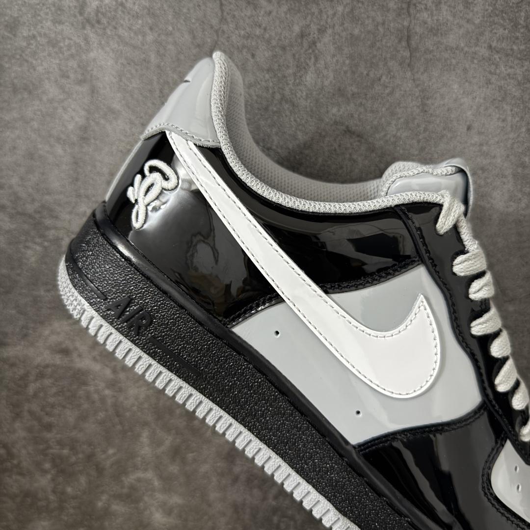 图片[7]-【GX2.0版本】Nike × Central Cee Air Force 1 \’07 黑白灰 空军一号低帮经典板鞋 联名 CU9225-001 完美复刻 不规则波浪大底咬花 全鞋电脑针车 工整有序 视觉效果满分 原厂拉帮手法 标准四线 密度针距针孔大小控制到位 原装反口里网布海绵 正确卡色网眼大小 新版鞋撑改用纸团代替 原厂港宝加持完美还原灵魂版型 原盒原配从里到外百分百还原 原厂皮料 原标原盒 内置Sole气垫 中底白色背胶 中底划线 已经无限的接近公司 原厂楦头 原厂刺绣 后跟弧度修正 独家私模最大开发到48.5 尺码：35.5 36 37.5 38 38.5 39 40 40.5 41 42 42.5 43 44 44.5 45 46 47.5 48.5-选品中心
