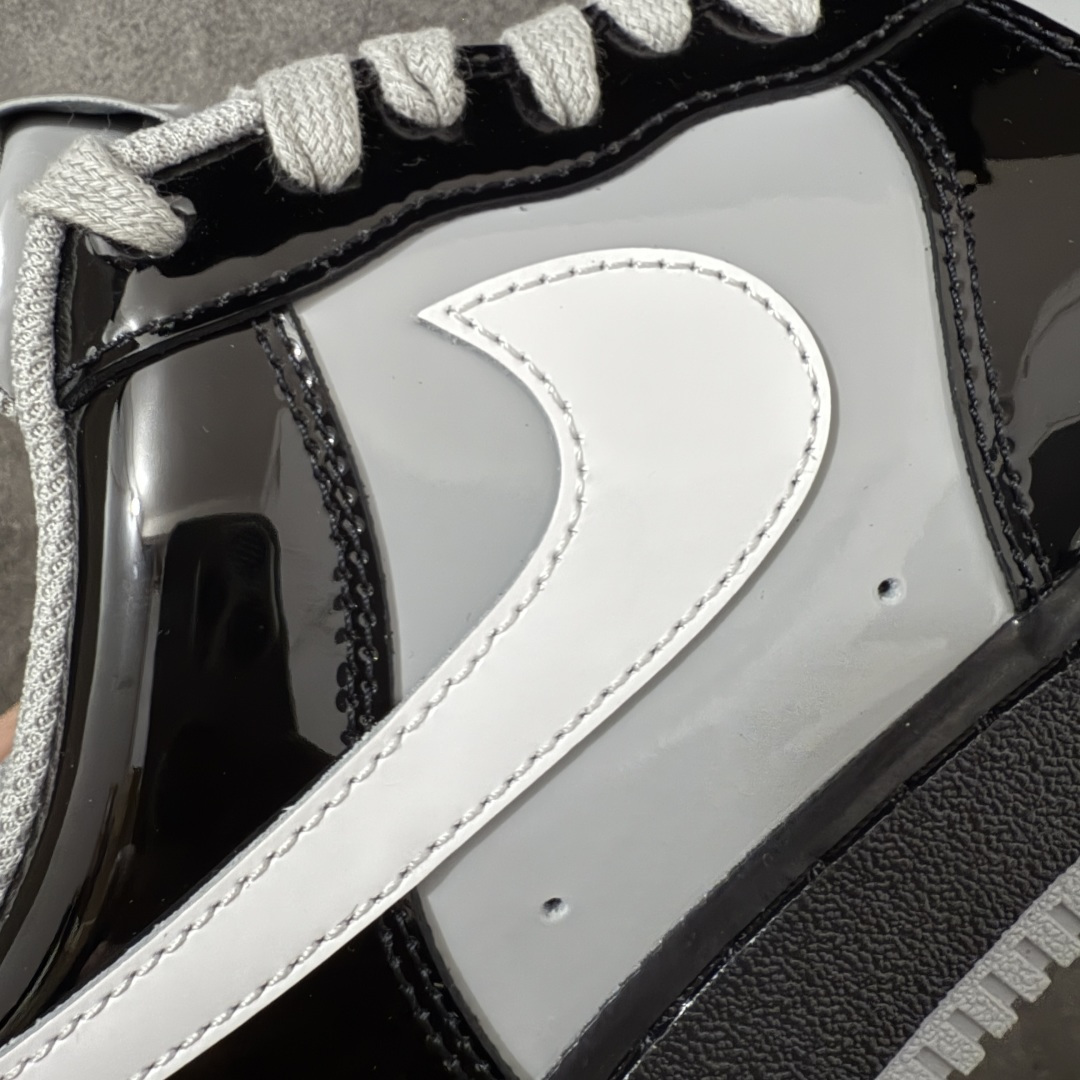 图片[4]-【GX2.0版本】Nike × Central Cee Air Force 1 \’07 黑白灰 空军一号低帮经典板鞋 联名 CU9225-001 完美复刻 不规则波浪大底咬花 全鞋电脑针车 工整有序 视觉效果满分 原厂拉帮手法 标准四线 密度针距针孔大小控制到位 原装反口里网布海绵 正确卡色网眼大小 新版鞋撑改用纸团代替 原厂港宝加持完美还原灵魂版型 原盒原配从里到外百分百还原 原厂皮料 原标原盒 内置Sole气垫 中底白色背胶 中底划线 已经无限的接近公司 原厂楦头 原厂刺绣 后跟弧度修正 独家私模最大开发到48.5 尺码：35.5 36 37.5 38 38.5 39 40 40.5 41 42 42.5 43 44 44.5 45 46 47.5 48.5-选品中心