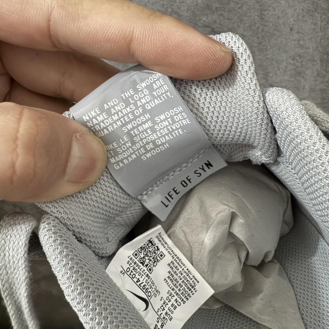 图片[8]-【GX2.0版本】Nike × Central Cee Air Force 1 \’07 黑白灰 空军一号低帮经典板鞋 联名 CU9225-001 完美复刻 不规则波浪大底咬花 全鞋电脑针车 工整有序 视觉效果满分 原厂拉帮手法 标准四线 密度针距针孔大小控制到位 原装反口里网布海绵 正确卡色网眼大小 新版鞋撑改用纸团代替 原厂港宝加持完美还原灵魂版型 原盒原配从里到外百分百还原 原厂皮料 原标原盒 内置Sole气垫 中底白色背胶 中底划线 已经无限的接近公司 原厂楦头 原厂刺绣 后跟弧度修正 独家私模最大开发到48.5 尺码：35.5 36 37.5 38 38.5 39 40 40.5 41 42 42.5 43 44 44.5 45 46 47.5 48.5-选品中心