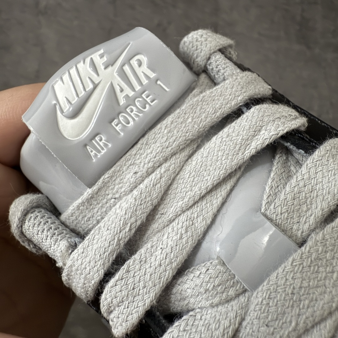 图片[6]-【GX2.0版本】Nike × Central Cee Air Force 1 \’07 黑白灰 空军一号低帮经典板鞋 联名 CU9225-001 完美复刻 不规则波浪大底咬花 全鞋电脑针车 工整有序 视觉效果满分 原厂拉帮手法 标准四线 密度针距针孔大小控制到位 原装反口里网布海绵 正确卡色网眼大小 新版鞋撑改用纸团代替 原厂港宝加持完美还原灵魂版型 原盒原配从里到外百分百还原 原厂皮料 原标原盒 内置Sole气垫 中底白色背胶 中底划线 已经无限的接近公司 原厂楦头 原厂刺绣 后跟弧度修正 独家私模最大开发到48.5 尺码：35.5 36 37.5 38 38.5 39 40 40.5 41 42 42.5 43 44 44.5 45 46 47.5 48.5-选品中心