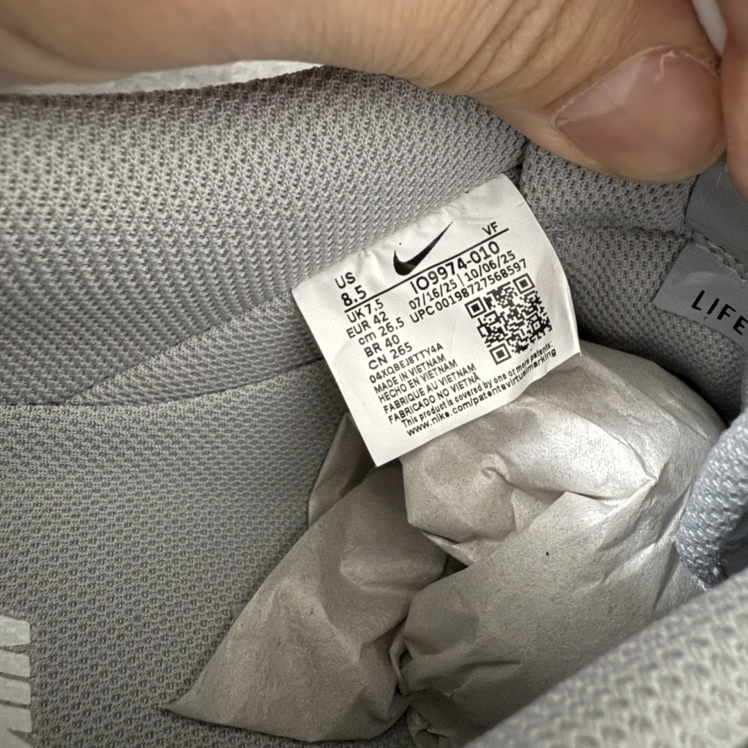 图片[7]-【GX2.0版本】Nike × Central Cee Air Force 1 \’07 黑白灰 空军一号低帮经典板鞋 联名 CU9225-001 完美复刻 不规则波浪大底咬花 全鞋电脑针车 工整有序 视觉效果满分 原厂拉帮手法 标准四线 密度针距针孔大小控制到位 原装反口里网布海绵 正确卡色网眼大小 新版鞋撑改用纸团代替 原厂港宝加持完美还原灵魂版型 原盒原配从里到外百分百还原 原厂皮料 原标原盒 内置Sole气垫 中底白色背胶 中底划线 已经无限的接近公司 原厂楦头 原厂刺绣 后跟弧度修正 独家私模最大开发到48.5 尺码：35.5 36 37.5 38 38.5 39 40 40.5 41 42 42.5 43 44 44.5 45 46 47.5 48.5-选品中心