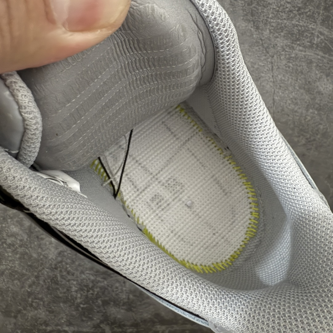 图片[10]-【GX2.0版本】Nike × Central Cee Air Force 1 \’07 黑白灰 空军一号低帮经典板鞋 联名 CU9225-001 完美复刻 不规则波浪大底咬花 全鞋电脑针车 工整有序 视觉效果满分 原厂拉帮手法 标准四线 密度针距针孔大小控制到位 原装反口里网布海绵 正确卡色网眼大小 新版鞋撑改用纸团代替 原厂港宝加持完美还原灵魂版型 原盒原配从里到外百分百还原 原厂皮料 原标原盒 内置Sole气垫 中底白色背胶 中底划线 已经无限的接近公司 原厂楦头 原厂刺绣 后跟弧度修正 独家私模最大开发到48.5 尺码：35.5 36 37.5 38 38.5 39 40 40.5 41 42 42.5 43 44 44.5 45 46 47.5 48.5-选品中心