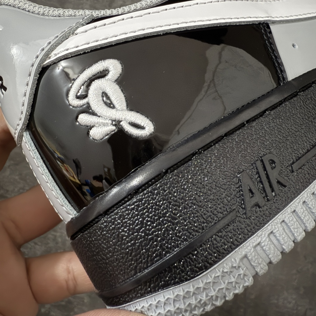 图片[3]-【GX2.0版本】Nike × Central Cee Air Force 1 \’07 黑白灰 空军一号低帮经典板鞋 联名 CU9225-001 完美复刻 不规则波浪大底咬花 全鞋电脑针车 工整有序 视觉效果满分 原厂拉帮手法 标准四线 密度针距针孔大小控制到位 原装反口里网布海绵 正确卡色网眼大小 新版鞋撑改用纸团代替 原厂港宝加持完美还原灵魂版型 原盒原配从里到外百分百还原 原厂皮料 原标原盒 内置Sole气垫 中底白色背胶 中底划线 已经无限的接近公司 原厂楦头 原厂刺绣 后跟弧度修正 独家私模最大开发到48.5 尺码：35.5 36 37.5 38 38.5 39 40 40.5 41 42 42.5 43 44 44.5 45 46 47.5 48.5-选品中心