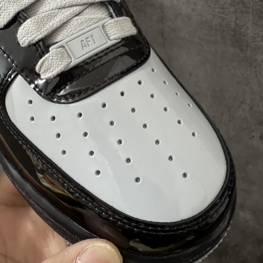图片[5]-【GX2.0版本】Nike × Central Cee Air Force 1 \’07 黑白灰 空军一号低帮经典板鞋 联名 CU9225-001 完美复刻 不规则波浪大底咬花 全鞋电脑针车 工整有序 视觉效果满分 原厂拉帮手法 标准四线 密度针距针孔大小控制到位 原装反口里网布海绵 正确卡色网眼大小 新版鞋撑改用纸团代替 原厂港宝加持完美还原灵魂版型 原盒原配从里到外百分百还原 原厂皮料 原标原盒 内置Sole气垫 中底白色背胶 中底划线 已经无限的接近公司 原厂楦头 原厂刺绣 后跟弧度修正 独家私模最大开发到48.5 尺码：35.5 36 37.5 38 38.5 39 40 40.5 41 42 42.5 43 44 44.5 45 46 47.5 48.5-选品中心