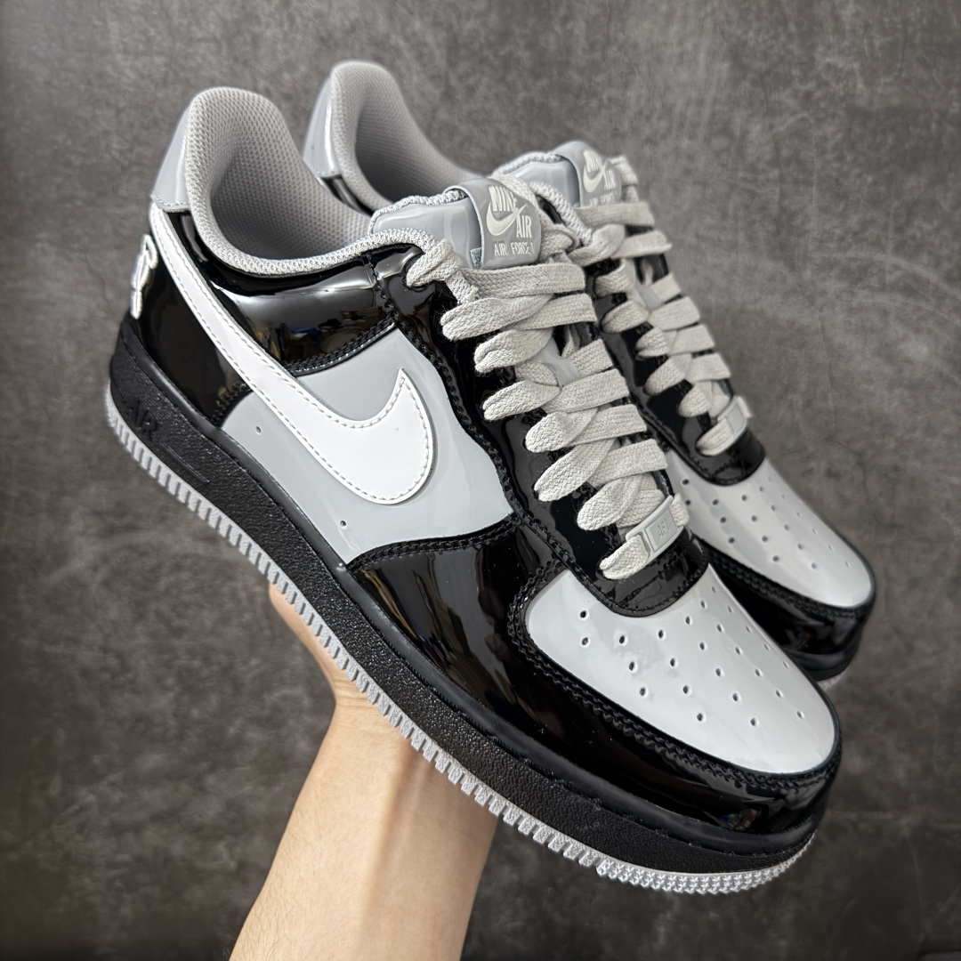 【GX2.0版本】Nike × Central Cee Air Force 1 \'07 黑白灰 空军一号低帮经典板鞋 联名 CU9225-001 完美复刻 不规则波浪大底咬花 全鞋电脑针车 工整有序 视觉效果满分 原厂拉帮手法 标准四线 密度针距针孔大小控制到位 原装反口里网布海绵 正确卡色网眼大小 新版鞋撑改用纸团代替 原厂港宝加持完美还原灵魂版型 原盒原配从里到外百分百还原 原厂皮料 原标原盒 内置Sole气垫 中底白色背胶 中底划线 已经无限的接近公司 原厂楦头 原厂刺绣 后跟弧度修正 独家私模最大开发到48.5 尺码：35.5 36 37.5 38 38.5 39 40 40.5 41 42 42.5 43 44 44.5 45 46 47.5 48.5-选品中心