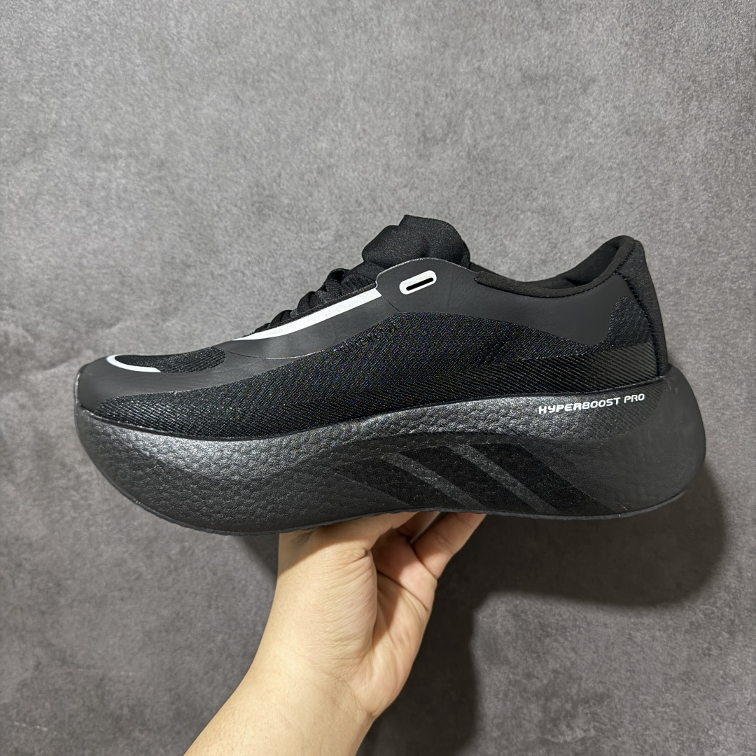 图片[2]-【公司级】Adidas Hyperboost EDGE 阿迪达斯 耐磨缓震 Boost 爆米花 休闲运动跑鞋 新缓震科技！替代 BOOST 的阿迪新鞋来了！齐达内上脚！这双鞋正是搭载这项新科技的 adidas HYPERBOOST Edge，中底上带有「HYPERBOOST PRO」字样，后跟则呈现了鞋款名称。这双鞋拥有相当厚实的 HYPERBOOST PRO 中底，结合全新的设计语言，让整体看起来颇具视觉冲击力。鞋面由织物和热熔 TPU 材质组合而成。鞋身简约的采用双色呈现，标志性的三道杠从外底一直延伸到中底侧面，设计师巧妙的运用色块和线条就展示了十足的动感效果。 货号： KI1922 尺码：36-45-选品中心