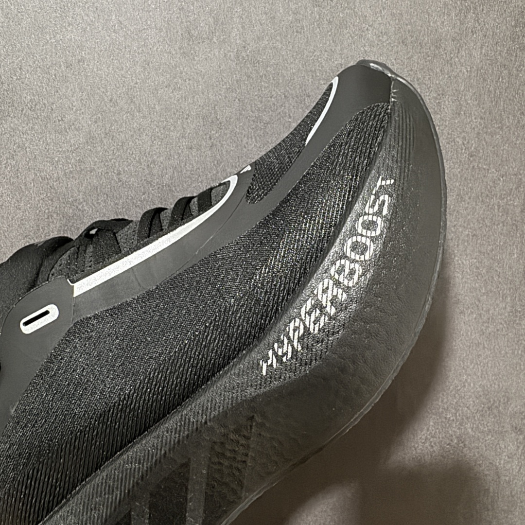图片[8]-【公司级】Adidas Hyperboost EDGE 阿迪达斯 耐磨缓震 Boost 爆米花 休闲运动跑鞋 新缓震科技！替代 BOOST 的阿迪新鞋来了！齐达内上脚！这双鞋正是搭载这项新科技的 adidas HYPERBOOST Edge，中底上带有「HYPERBOOST PRO」字样，后跟则呈现了鞋款名称。这双鞋拥有相当厚实的 HYPERBOOST PRO 中底，结合全新的设计语言，让整体看起来颇具视觉冲击力。鞋面由织物和热熔 TPU 材质组合而成。鞋身简约的采用双色呈现，标志性的三道杠从外底一直延伸到中底侧面，设计师巧妙的运用色块和线条就展示了十足的动感效果。 货号： KI1922 尺码：36-45-选品中心
