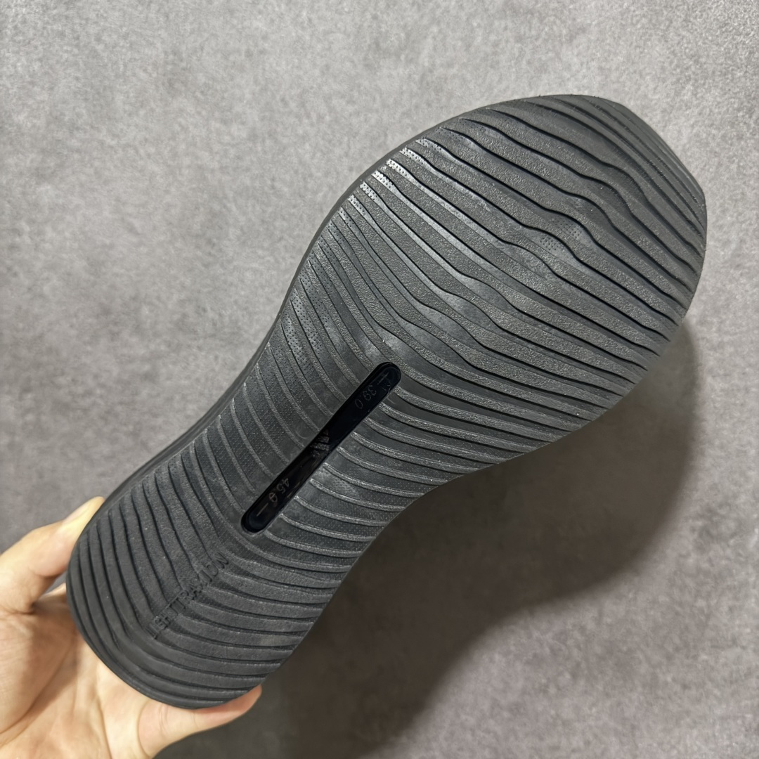 图片[9]-【公司级】Adidas Hyperboost EDGE 阿迪达斯 耐磨缓震 Boost 爆米花 休闲运动跑鞋 新缓震科技！替代 BOOST 的阿迪新鞋来了！齐达内上脚！这双鞋正是搭载这项新科技的 adidas HYPERBOOST Edge，中底上带有「HYPERBOOST PRO」字样，后跟则呈现了鞋款名称。这双鞋拥有相当厚实的 HYPERBOOST PRO 中底，结合全新的设计语言，让整体看起来颇具视觉冲击力。鞋面由织物和热熔 TPU 材质组合而成。鞋身简约的采用双色呈现，标志性的三道杠从外底一直延伸到中底侧面，设计师巧妙的运用色块和线条就展示了十足的动感效果。 货号： KI1922 尺码：36-45-选品中心