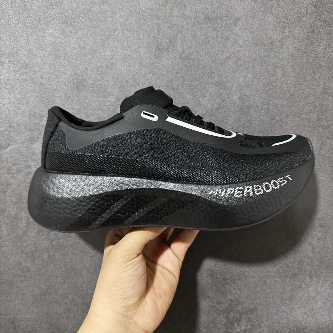 【公司级】Adidas Hyperboost EDGE 阿迪达斯 耐磨缓震 Boost 爆米花 休闲运动跑鞋 新缓震科技！替代 BOOST 的阿迪新鞋来了！齐达内上脚！这双鞋正是搭载这项新科技的 adidas HYPERBOOST Edge，中底上带有「HYPERBOOST PRO」字样，后跟则呈现了鞋款名称。这双鞋拥有相当厚实的 HYPERBOOST PRO 中底，结合全新的设计语言，让整体看起来颇具视觉冲击力。鞋面由织物和热熔 TPU 材质组合而成。鞋身简约的采用双色呈现，标志性的三道杠从外底一直延伸到中底侧面，设计师巧妙的运用色块和线条就展示了十足的动感效果。 货号： KI1922 尺码：36-45-选品中心