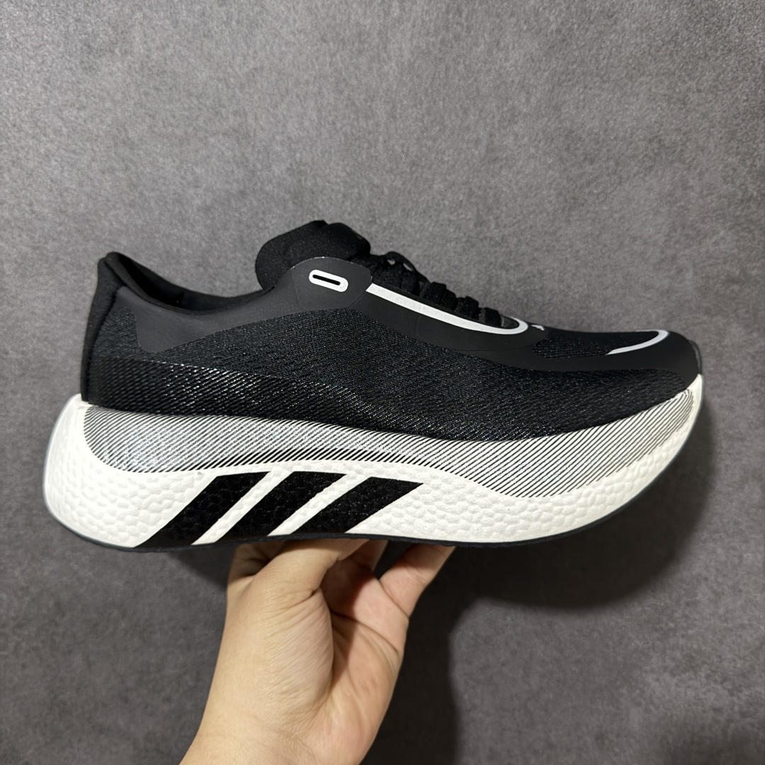 【公司级】Adidas Hyperboost EDGE 阿迪达斯 耐磨缓震 Boost 爆米花 休闲运动跑鞋 新缓震科技！替代 BOOST 的阿迪新鞋来了！齐达内上脚！这双鞋正是搭载这项新科技的 adidas HYPERBOOST Edge，中底上带有「HYPERBOOST PRO」字样，后跟则呈现了鞋款名称。这双鞋拥有相当厚实的 HYPERBOOST PRO 中底，结合全新的设计语言，让整体看起来颇具视觉冲击力。鞋面由织物和热熔 TPU 材质组合而成。鞋身简约的采用双色呈现，标志性的三道杠从外底一直延伸到中底侧面，设计师巧妙的运用色块和线条就展示了十足的动感效果。 货号： KI1923 尺码：36-45-选品中心