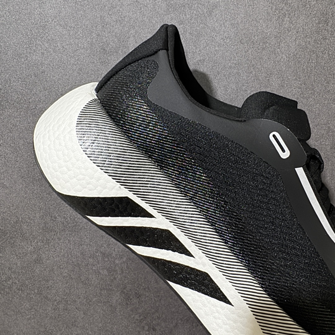图片[7]-【公司级】Adidas Hyperboost EDGE 阿迪达斯 耐磨缓震 Boost 爆米花 休闲运动跑鞋 新缓震科技！替代 BOOST 的阿迪新鞋来了！齐达内上脚！这双鞋正是搭载这项新科技的 adidas HYPERBOOST Edge，中底上带有「HYPERBOOST PRO」字样，后跟则呈现了鞋款名称。这双鞋拥有相当厚实的 HYPERBOOST PRO 中底，结合全新的设计语言，让整体看起来颇具视觉冲击力。鞋面由织物和热熔 TPU 材质组合而成。鞋身简约的采用双色呈现，标志性的三道杠从外底一直延伸到中底侧面，设计师巧妙的运用色块和线条就展示了十足的动感效果。 货号： KI1923 尺码：36-45-选品中心