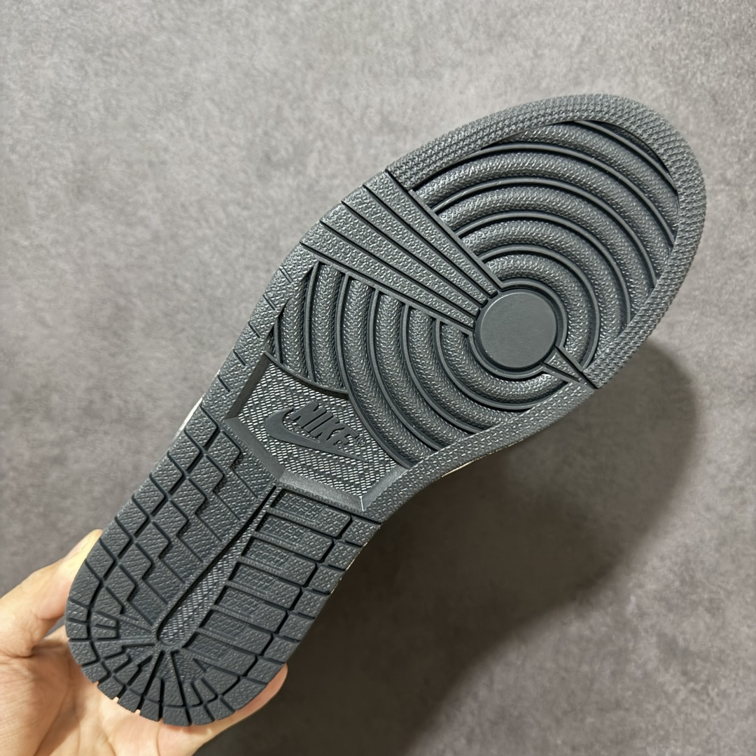图片[9]-【公司级】Air Jordan 1 Low \”Iced Carmine\” SE 低帮 黑白粉 AJ1 乔丹1代 aj1 乔1 碳黑粉 乔丹篮球鞋系列 鞋款整体以煤黑色和帆白皮革拼接设计，特别是以煤黑色爆裂纹理装扮后跟、鞋领及两侧Swoosh Logo，鞋舌上Jumpqman Logo采用胭脂粉呈现，鞋带和后跟Wings Logo以胭脂粉点缀，最后以帆白中底和黑色橡胶外底完善整体设计收尾。 货号：II0595-001（2026.03发售） 尺码：36 36.5 37.5 38 38.5 39 40 40.5 41 42 42.5 43 44 44.5 45 46-选品中心