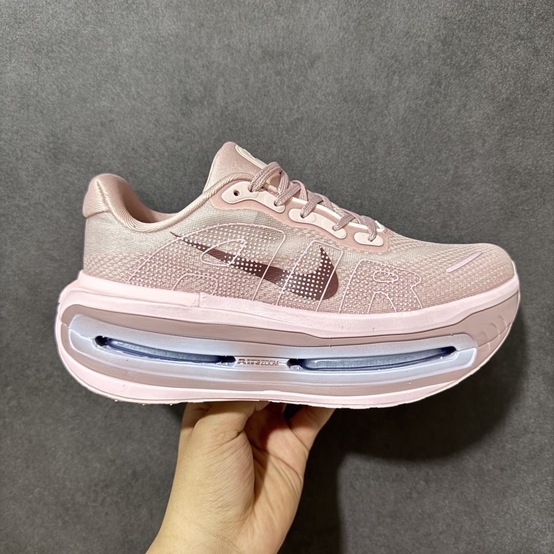 【公司级】Nike VOMERO PREMIUM 耐克 舒适减震防滑 低帮跑步鞋 全掌ReactX泡绵中底 前掌和后跟还配备了Air Zoom气垫单元 据说跑起来更快更舒适哦 这次最大的升级点 首次引入了ReactX泡绵 货号：HM5973-607 尺码：36 36.5 37.5 38 38.5 39 40 40.5 41 42 42.5 43 44 45-选品中心