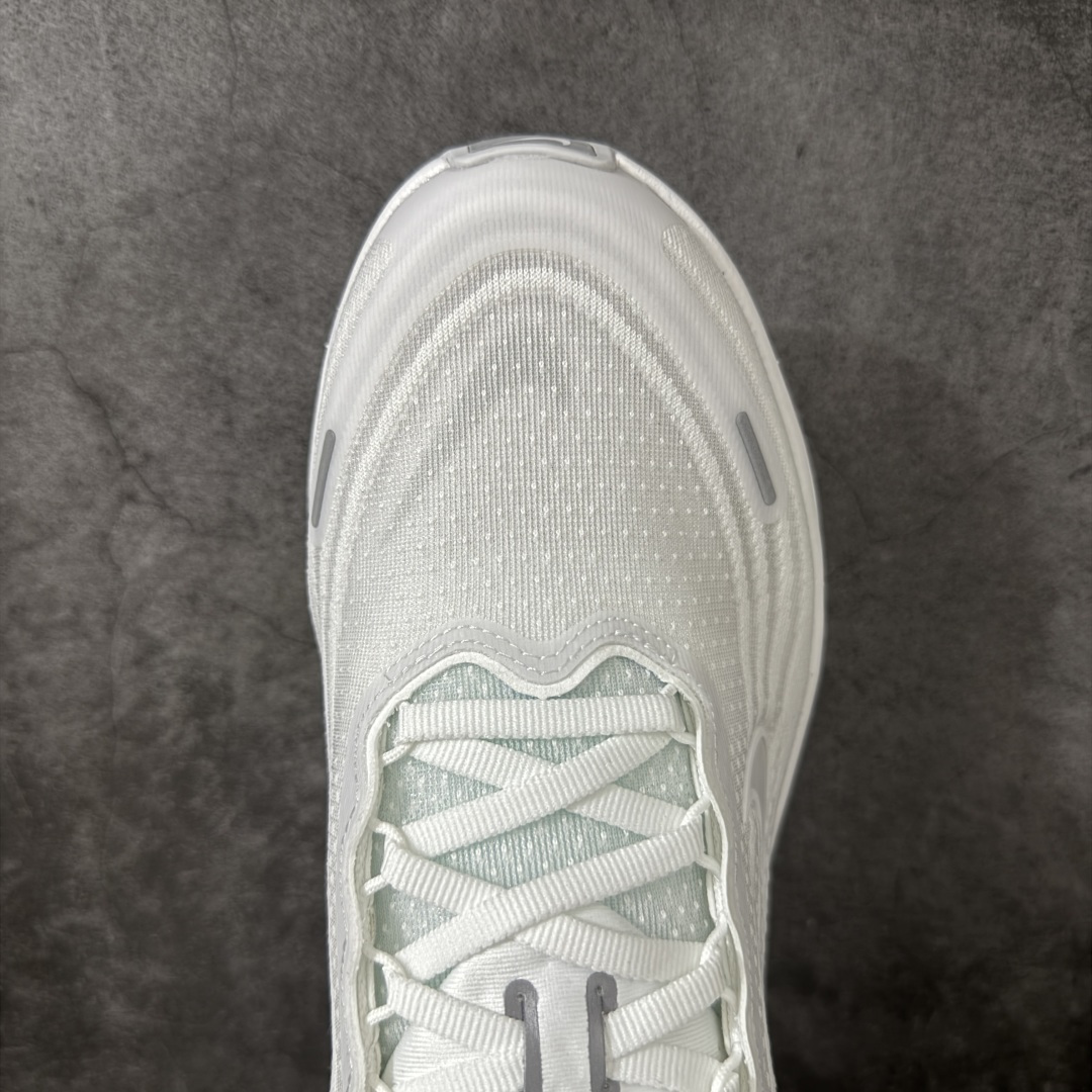 图片[5]-【XE纯原版】Nike Air Zoom Vomero Plus 全新科技运动跑鞋 HV8150-102    目前市场最强品质 原版购入开发 鞋面采用硅胶发泡立体印刷 临界ZOOM X泡棉超软弹大底 区别市场一体底 超高质检清洁度 一切材质配件均与原版一致 原楦原纸板开发 匹配原版98%以上 完美弧度版型 原厂鞋标 立体反光鞋盒标 鞋盒防撞海绵 高端玩家必推版本 高价零售必推版本 欢迎对比市面任意版本‼️ 这双鞋简直是时尚与科技的完美融合。 经典黑色鞋面，质感爆棚，搭配超亮眼的银色大勾子，瞬间成为街头焦点。不仅颜值在线，缓震性能更是一绝 不管是日常出街还是慢跑锻炼，都能给双脚极致舒适体验。  码数超全，36- 46 码任你选！别犹豫啦，穿上它，轻松走出潮流范，开启你的时尚运动新旅程！ 码段：36-46-选品中心