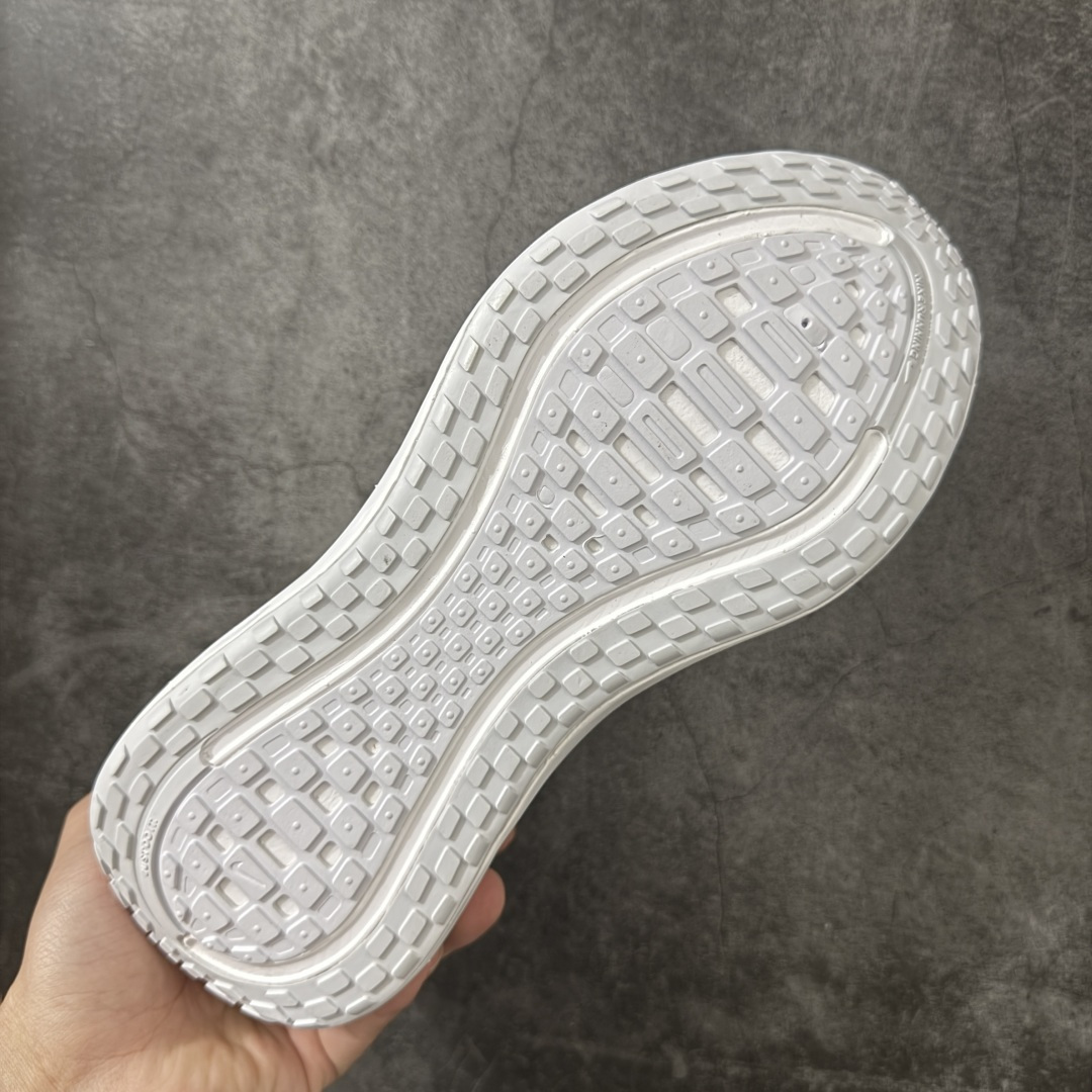 图片[9]-【XE纯原版】Nike Air Zoom Vomero Plus 全新科技运动跑鞋 HV8150-102    目前市场最强品质 原版购入开发 鞋面采用硅胶发泡立体印刷 临界ZOOM X泡棉超软弹大底 区别市场一体底 超高质检清洁度 一切材质配件均与原版一致 原楦原纸板开发 匹配原版98%以上 完美弧度版型 原厂鞋标 立体反光鞋盒标 鞋盒防撞海绵 高端玩家必推版本 高价零售必推版本 欢迎对比市面任意版本‼️ 这双鞋简直是时尚与科技的完美融合。 经典黑色鞋面，质感爆棚，搭配超亮眼的银色大勾子，瞬间成为街头焦点。不仅颜值在线，缓震性能更是一绝 不管是日常出街还是慢跑锻炼，都能给双脚极致舒适体验。  码数超全，36- 46 码任你选！别犹豫啦，穿上它，轻松走出潮流范，开启你的时尚运动新旅程！ 码段：36-46-选品中心