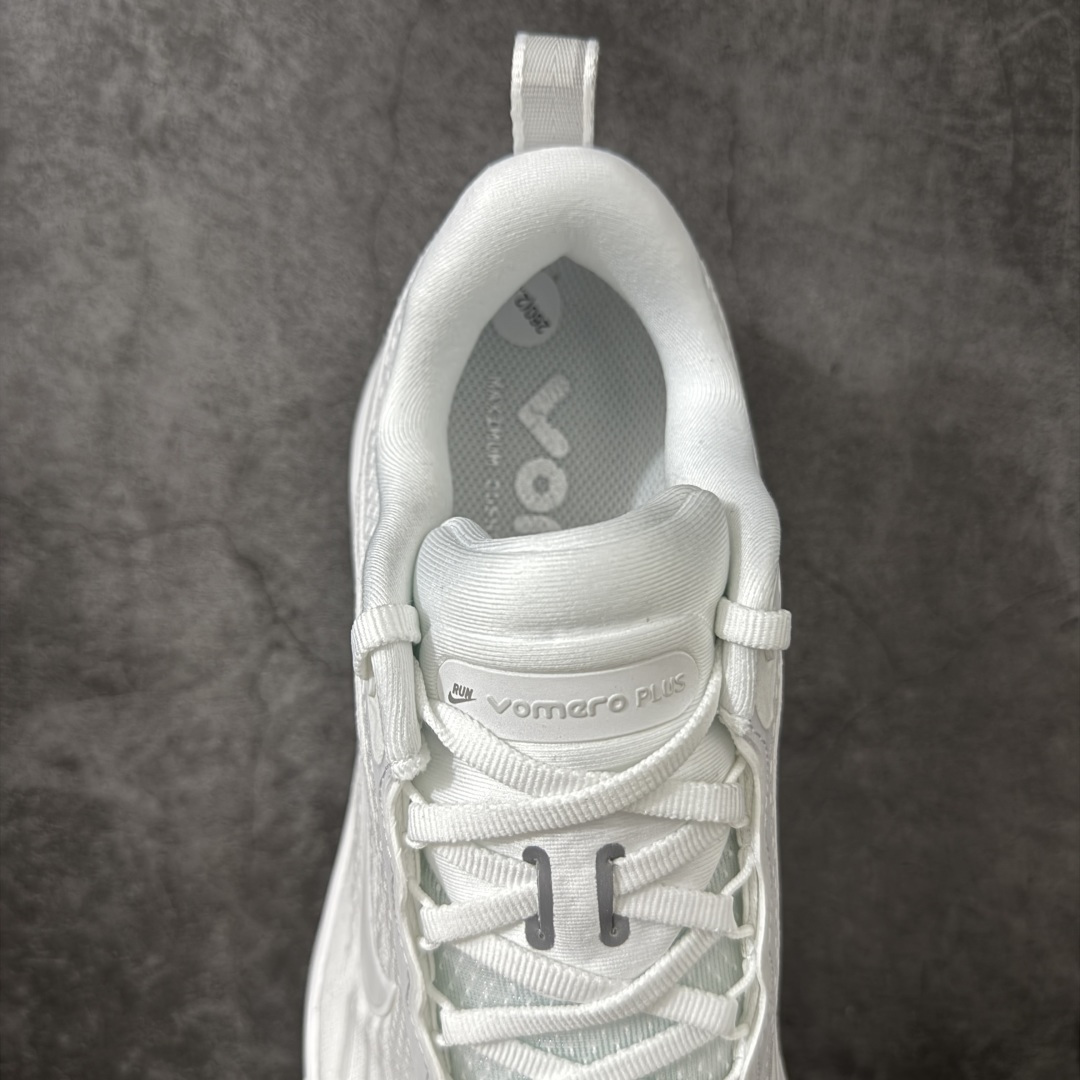 图片[8]-【XE纯原版】Nike Air Zoom Vomero Plus 全新科技运动跑鞋 HV8150-102    目前市场最强品质 原版购入开发 鞋面采用硅胶发泡立体印刷 临界ZOOM X泡棉超软弹大底 区别市场一体底 超高质检清洁度 一切材质配件均与原版一致 原楦原纸板开发 匹配原版98%以上 完美弧度版型 原厂鞋标 立体反光鞋盒标 鞋盒防撞海绵 高端玩家必推版本 高价零售必推版本 欢迎对比市面任意版本‼️ 这双鞋简直是时尚与科技的完美融合。 经典黑色鞋面，质感爆棚，搭配超亮眼的银色大勾子，瞬间成为街头焦点。不仅颜值在线，缓震性能更是一绝 不管是日常出街还是慢跑锻炼，都能给双脚极致舒适体验。  码数超全，36- 46 码任你选！别犹豫啦，穿上它，轻松走出潮流范，开启你的时尚运动新旅程！ 码段：36-46-选品中心