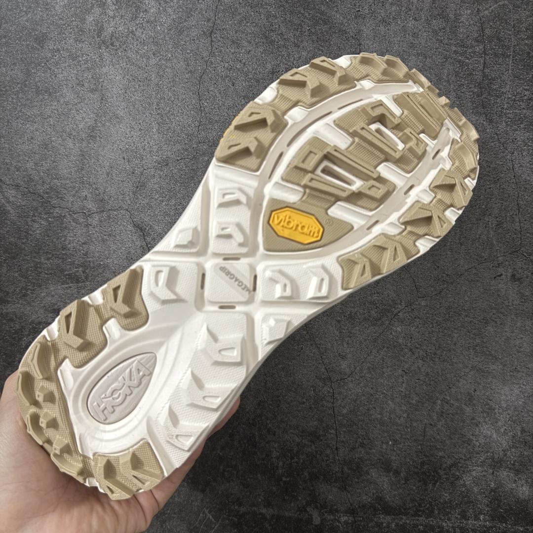 图片[9]-【纯原H版】HOKA ONE ONE Mafate Speed 2 Low 玛法特2代系列低帮轻量户外越野休闲运动慢跑鞋 正确组合底 市场顶级版本 上脚赞到报爆 轻盈舒适 鞋面采用超轻的无缝架构 轻薄的TPU贴在透气的鞋面材料上 减轻重量同时也保证了支撑性 鞋底采用滚动平衡技术 引导跑者回归自然步态 祖传的神奇EVA材质中底依旧是一如既往地表现优秀 能提供充足的缓震 作为HOKA家的越野跑鞋 VIBRAM 橡胶大底也是必不可少的 即便在复杂湿滑的地形 依旧能有良好的抓地力及稳定性 鞋带采用了弹性不易松脱的扁宽弹性鞋带 前掌与中掌部分也进行了加宽 也更加适合亚洲人的脚型 是一款十分全面且足够强悍的户外硬核越野鞋 日常搭配的话短裤是基本不挑 阔腿裤 工装裤以及各种长筒牛仔裤都可以 尺码：36 36.5 37.5 38 38.5 39 40-选品中心