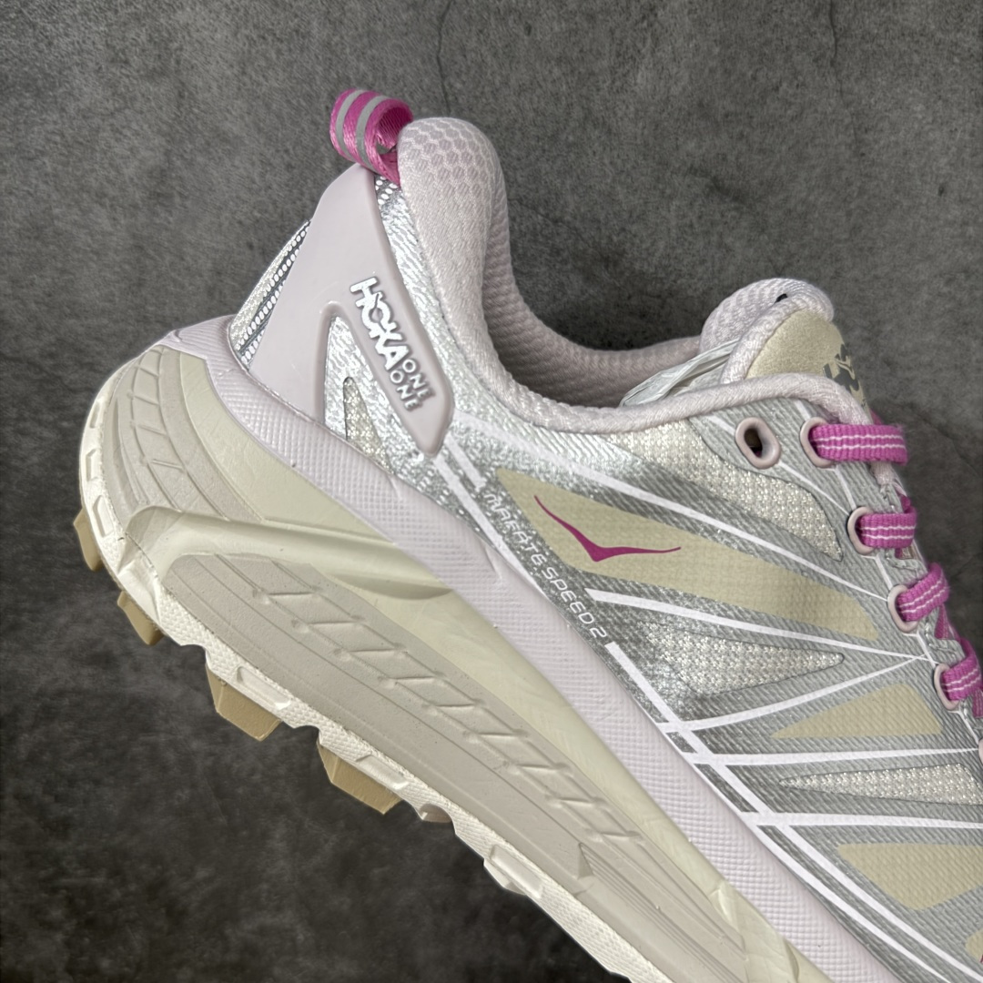 图片[7]-【纯原H版】HOKA ONE ONE Mafate Speed 2 Low 玛法特2代系列低帮轻量户外越野休闲运动慢跑鞋 正确组合底 市场顶级版本 上脚赞到报爆 轻盈舒适 鞋面采用超轻的无缝架构 轻薄的TPU贴在透气的鞋面材料上 减轻重量同时也保证了支撑性 鞋底采用滚动平衡技术 引导跑者回归自然步态 祖传的神奇EVA材质中底依旧是一如既往地表现优秀 能提供充足的缓震 作为HOKA家的越野跑鞋 VIBRAM 橡胶大底也是必不可少的 即便在复杂湿滑的地形 依旧能有良好的抓地力及稳定性 鞋带采用了弹性不易松脱的扁宽弹性鞋带 前掌与中掌部分也进行了加宽 也更加适合亚洲人的脚型 是一款十分全面且足够强悍的户外硬核越野鞋 日常搭配的话短裤是基本不挑 阔腿裤 工装裤以及各种长筒牛仔裤都可以 尺码：36 36.5 37.5 38 38.5 39 40-选品中心