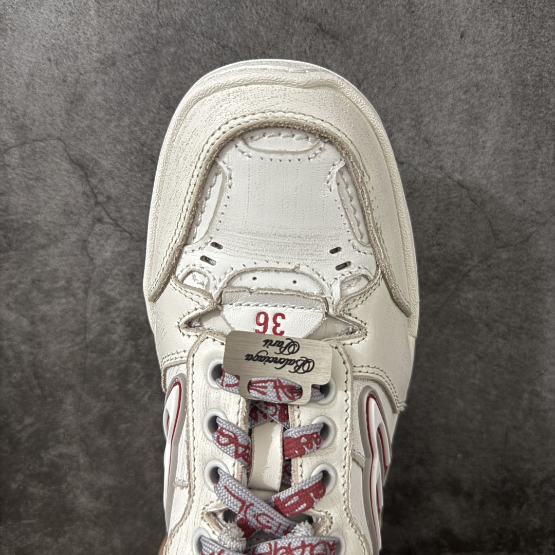 图片[5]-【XA纯原版】Balenciaga Hamptons Worn-Out 巴黎世家十八18代 涤纶（聚酯纤维）牛皮革 圆头系带 低帮 生活休闲鞋板鞋 全套原纸板楦头开发 最原汁原味的灵魂版型 全鞋荧光划线卡点 胶水把控整洁度追求极致完美 每一双都是工艺品 多重QC质检 超越公司货的品控标准 实实在在的免检产品 原盒原配 正确字体电绣 粗细、位置、大小正确 侧边TPU 透气孔匹配意产原版 正确分离大底 TPU软底 原版一致大底LOGO 立体感十足 原厂皮料水洗做旧 采购原厂网纱 偏大一码 尺码：35 36 37 38 39 40 41 42 43 44 45 46-选品中心