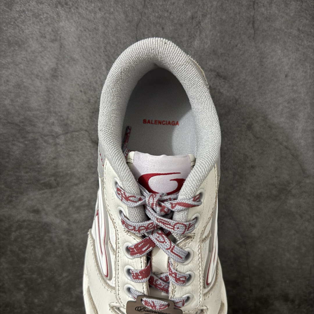 图片[8]-【XA纯原版】Balenciaga Hamptons Worn-Out 巴黎世家十八18代 涤纶（聚酯纤维）牛皮革 圆头系带 低帮 生活休闲鞋板鞋 全套原纸板楦头开发 最原汁原味的灵魂版型 全鞋荧光划线卡点 胶水把控整洁度追求极致完美 每一双都是工艺品 多重QC质检 超越公司货的品控标准 实实在在的免检产品 原盒原配 正确字体电绣 粗细、位置、大小正确 侧边TPU 透气孔匹配意产原版 正确分离大底 TPU软底 原版一致大底LOGO 立体感十足 原厂皮料水洗做旧 采购原厂网纱 偏大一码 尺码：35 36 37 38 39 40 41 42 43 44 45 46-选品中心
