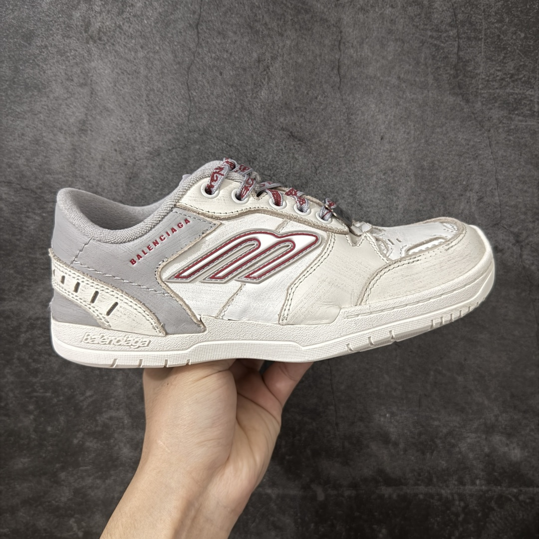 【XA纯原版】Balenciaga Hamptons Worn-Out 巴黎世家十八18代 涤纶（聚酯纤维）牛皮革 圆头系带 低帮 生活休闲鞋板鞋 全套原纸板楦头开发 最原汁原味的灵魂版型 全鞋荧光划线卡点 胶水把控整洁度追求极致完美 每一双都是工艺品 多重QC质检 超越公司货的品控标准 实实在在的免检产品 原盒原配 正确字体电绣 粗细、位置、大小正确 侧边TPU 透气孔匹配意产原版 正确分离大底 TPU软底 原版一致大底LOGO 立体感十足 原厂皮料水洗做旧 采购原厂网纱 偏大一码 尺码：35 36 37 38 39 40 41 42 43 44 45 46-选品中心
