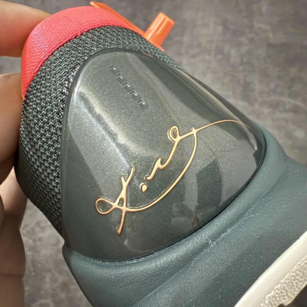 图片[2]-【Star版本】Nike Zoom Kobe 5 Protro EYBL Forest Green 灰绿 货号：CD4991-300 完美复刻公司货 前掌超大Zoom Turbo气垫 后掌EVA缓震 真正的原汁原味 还原ZP脚感 全身鞋材卡料色独家定制 唯一正确喷漆工艺Swoosh 正确凹凸蛇鳞工艺 正确鞋面渐变效果 内全置真动飞态线 独立原厂模具 最大尺码达到48.5码 首批不拼图大几率过验 亲测已过 支持各种高强度实战 无需担心 上脚价 补货周期极长 脚宽建议买大半码 科比系列前掌偏窄 不影响二次销售 支持七天无理由退换 尺码：40 40.5 41 42 42.5 43 44 44.5 45 45.5 46 47.5 48.5-选品中心