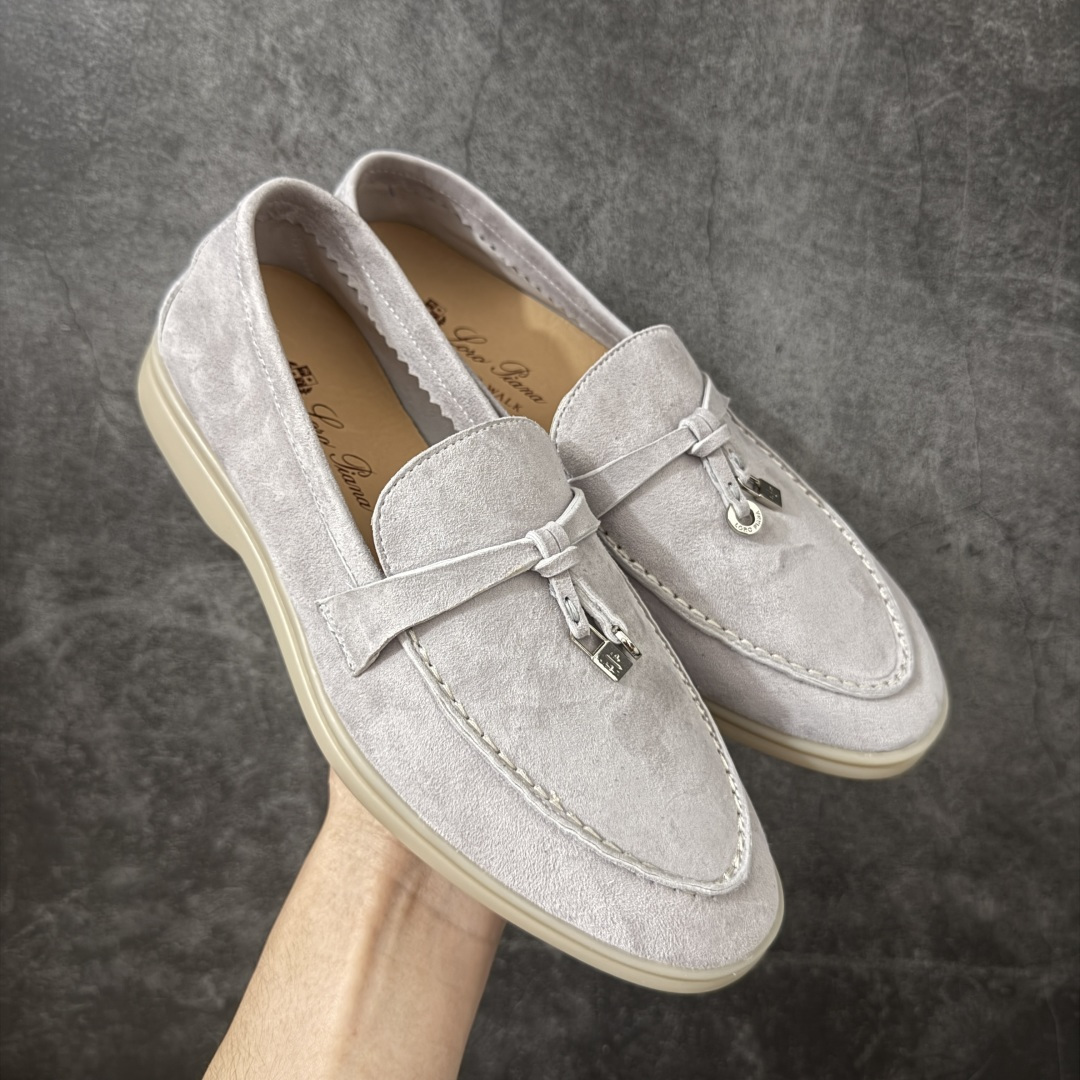 【莞产顶级版】Loro Piana LP乐悠翩雅25 舒适锁头乐福鞋 研究了四个月终于可量产完全复刻💯 徒步五万步不脚疼的鞋 LP是意大利顶级奢侈品牌 低调奢华 设计都是一贯纯色系 简单、细节巧妙、清新脱俗！ 不想满大街撞款的可以看看这个品牌、ins、小红书随处可见这个品牌的身影 ！原版一比一定制 细节处理很好‼️ 面部：进口鹿皮反毛羊皮 垫脚：牛皮垫脚 大底：原版耐磨高弹牛筋底 尺码：35 36 37 38 39 40后续出男码-选品中心