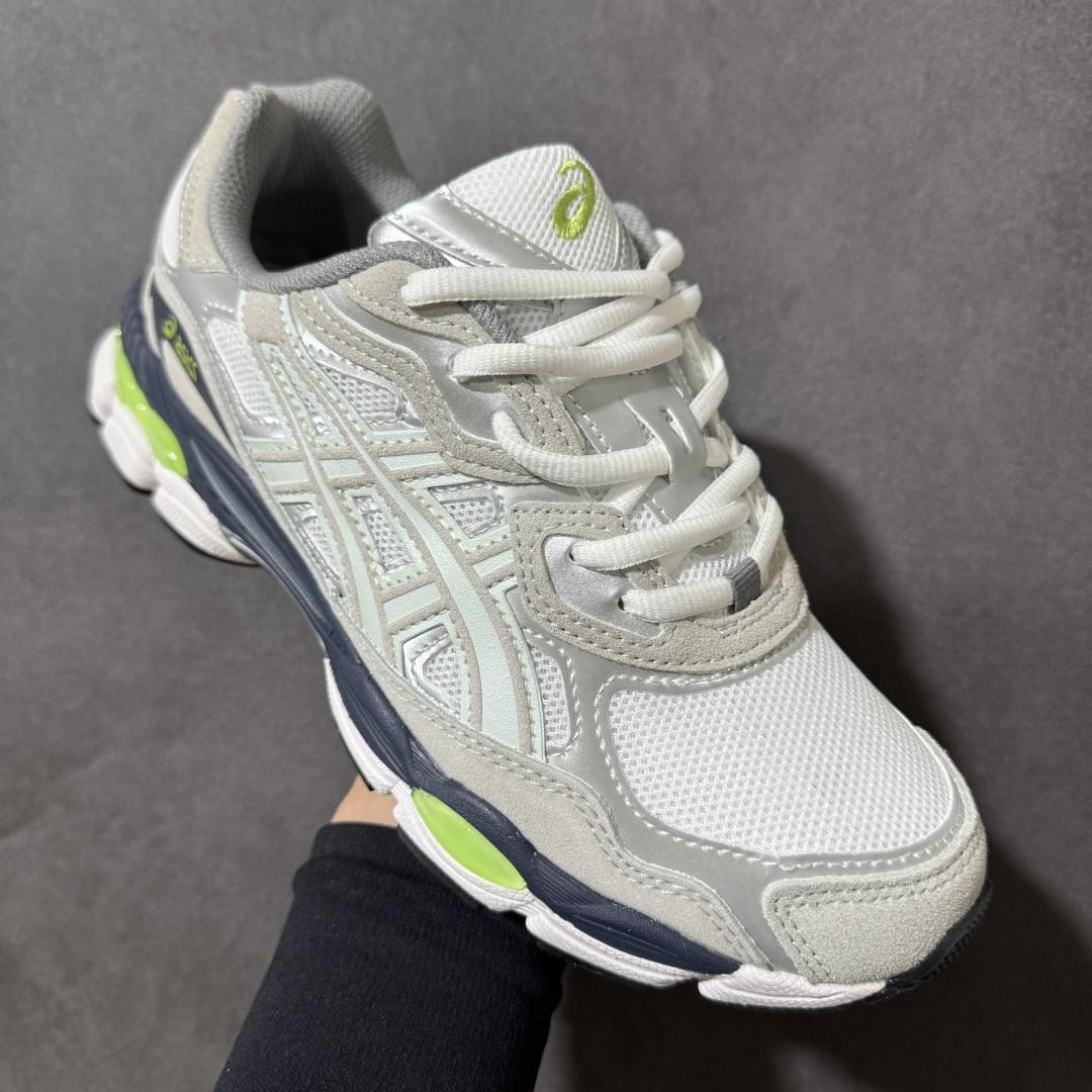 图片[3]-【公司级】Asics Gel-NYC 亚瑟士运动休闲透气专业跑鞋 1203A383-109  鞋面采用反绒皮与网布拼接 透气舒适兼具休闲时尚 结合简明的配色 展现品牌的传承及引领复古流行的主题 虎爪造型的LOGO  #鞋身稳定包裹系统 支撑鞋身 经典宽大鞋型配备防偏移设计提升包裹性 穿着舒适鞋面透气孔设计 提供透气性  尺码：36 37 37.5 38 39 39.5 40 40.5 41.5 42 42.5 43.5 44 45 46-选品中心